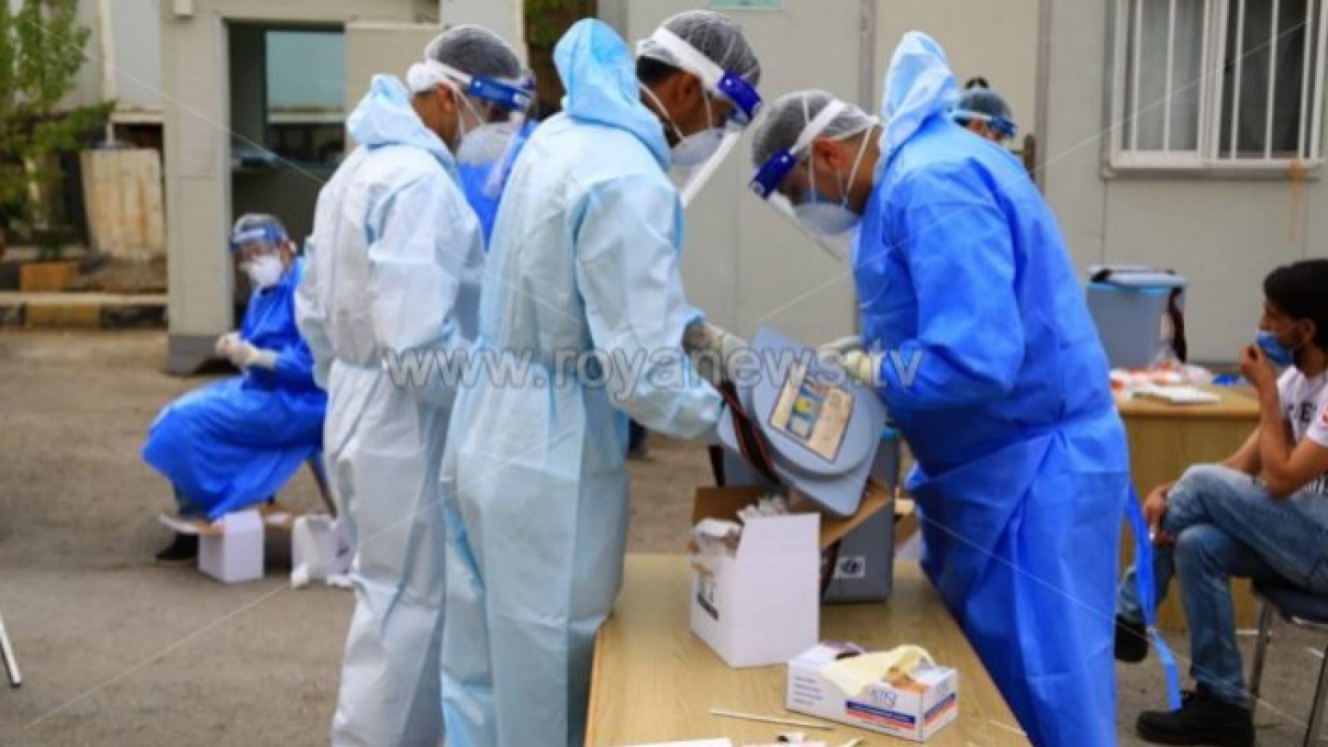 فحص عينات كورونا من المواطنين - الصورة أرشيفية