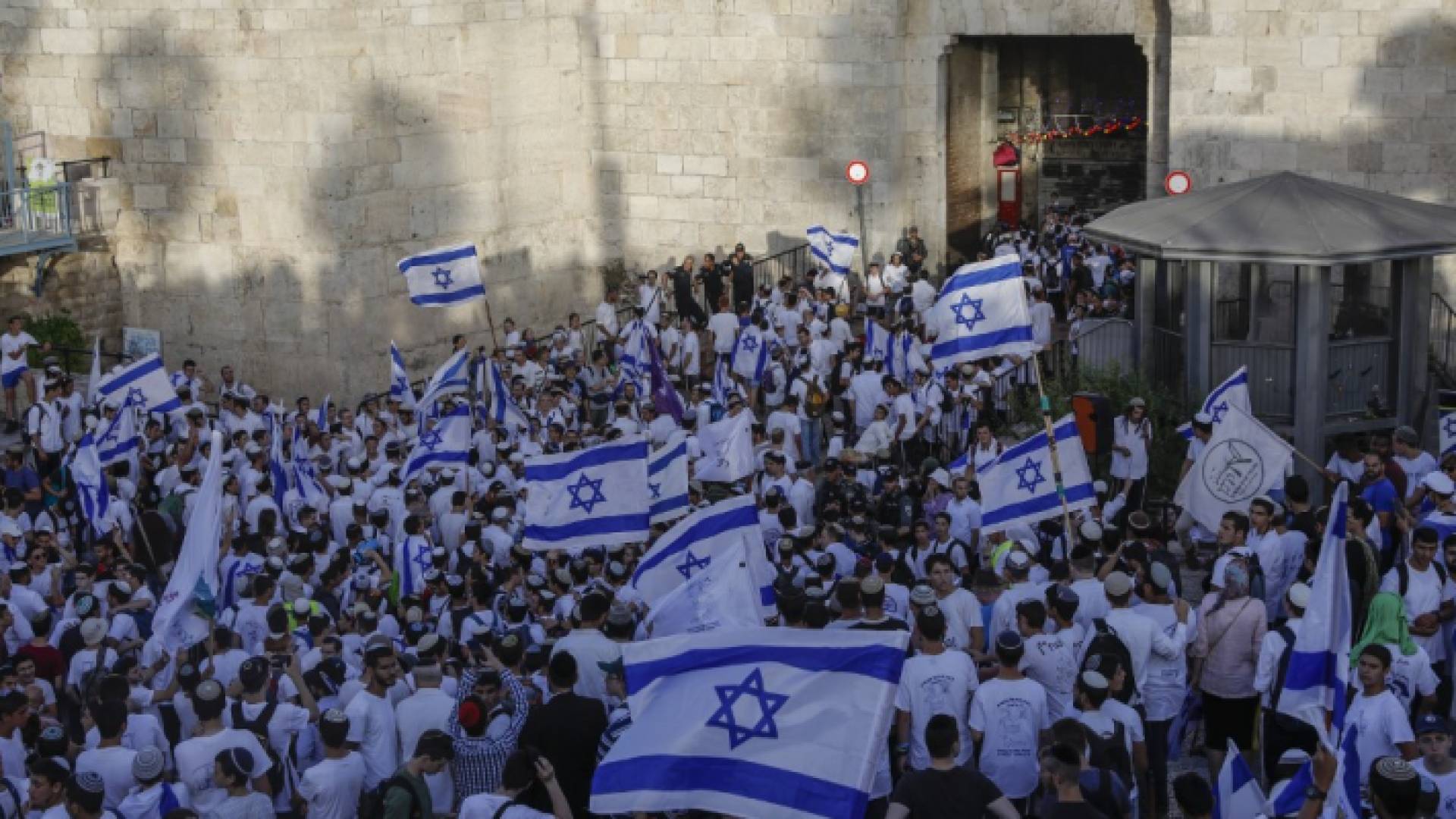 مسيرة الأعلام