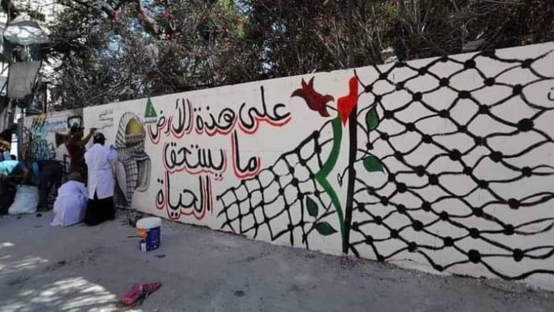 رسم جدارية بجانب برج الجوهرة الذي دمّر خلال العدوان الأخير على غزة