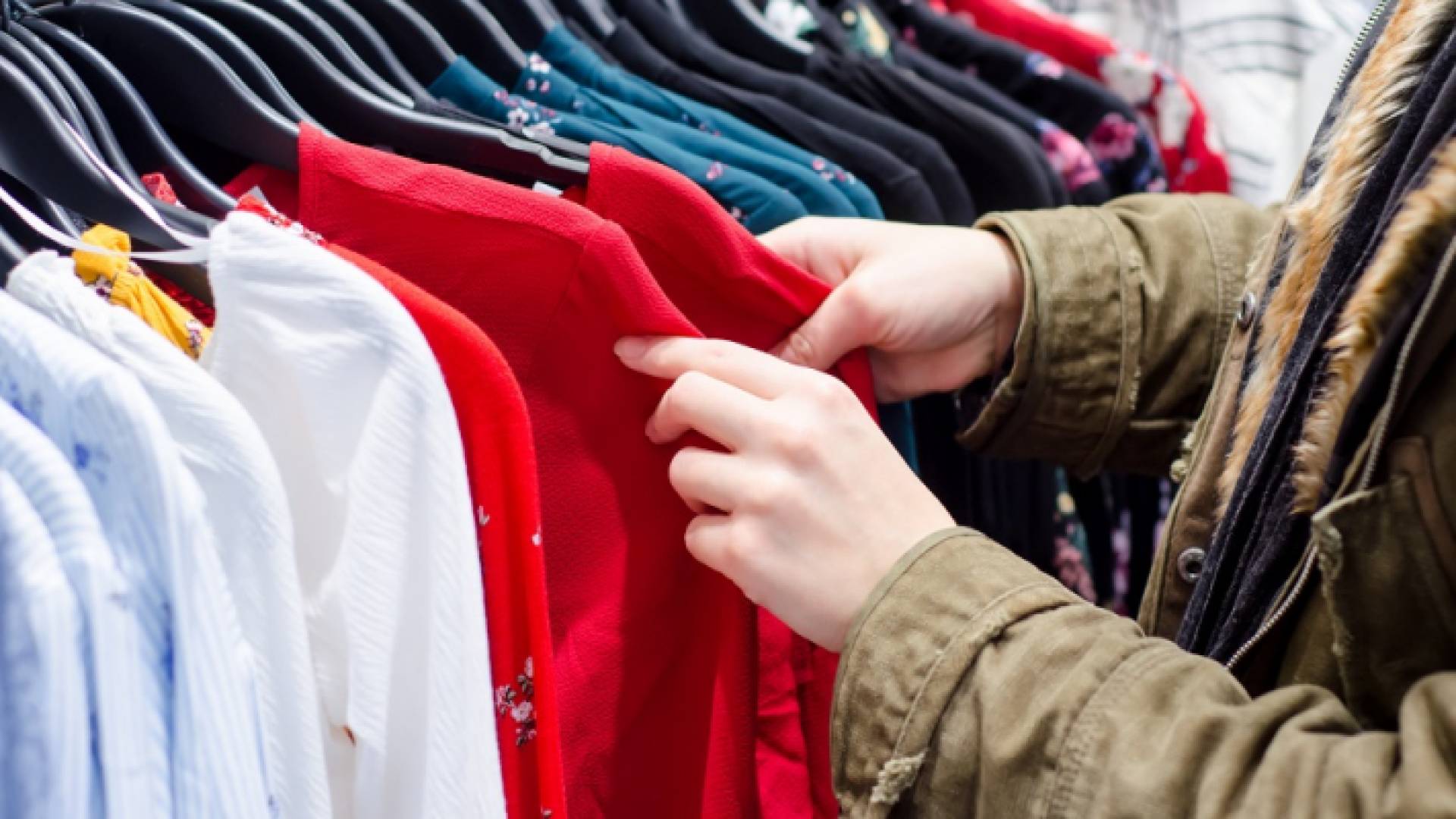 تجار الألبسة والأحذية تعدو للبدء بشراء مستلزمات عيد الأضحى