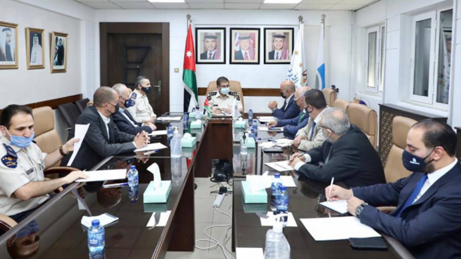 جانب من الاجتماع بين دائرة الجمارك وغرفة تجارة عمان