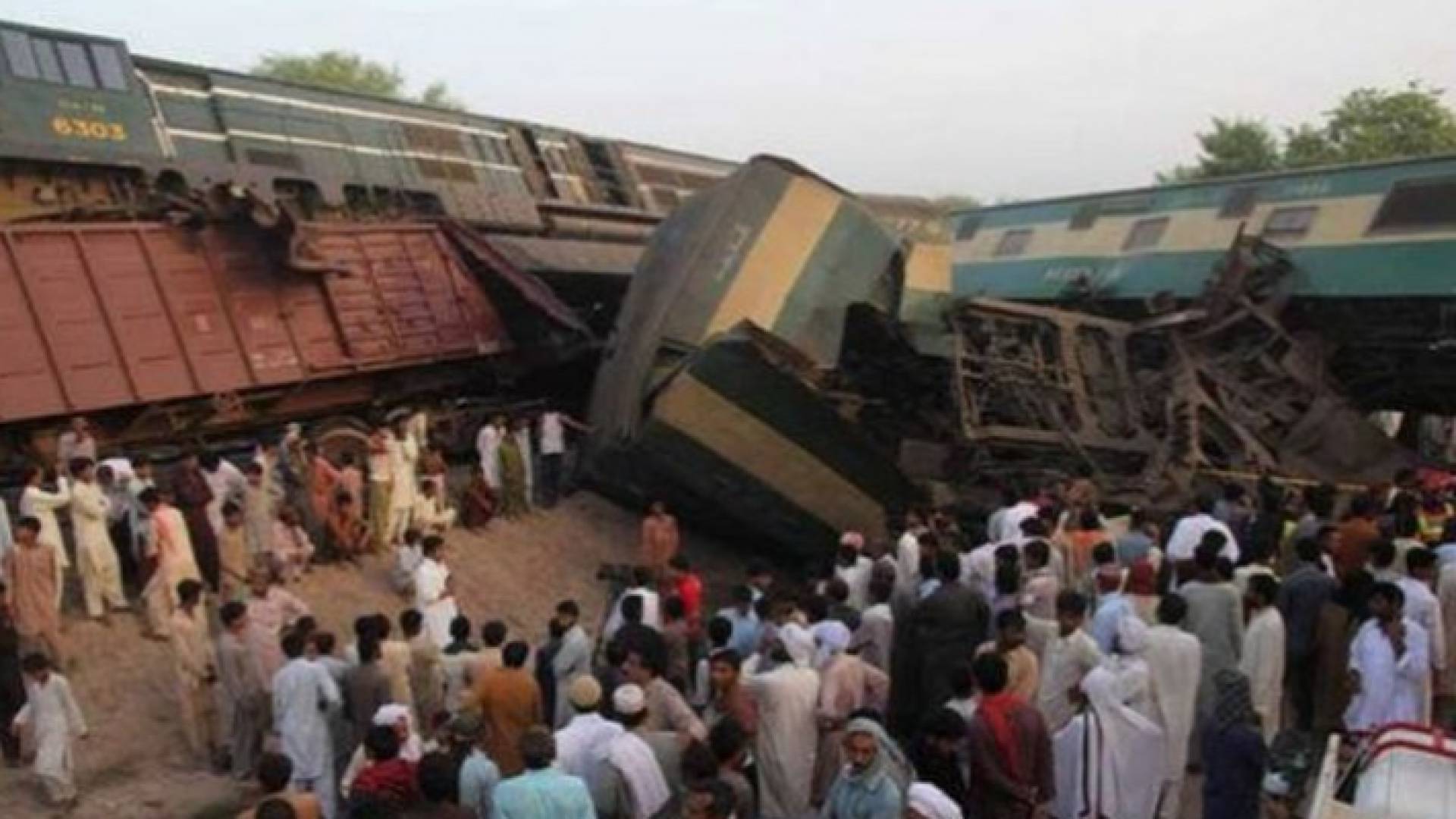 قتلى وجرحى بحادث قطار في باكستان