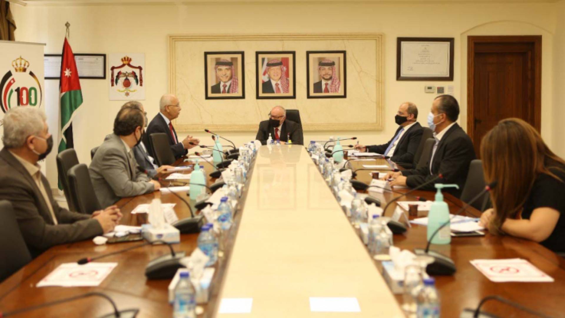 صورة للاجتماع في مبنى وزارة الأشغال العامة والإسكان