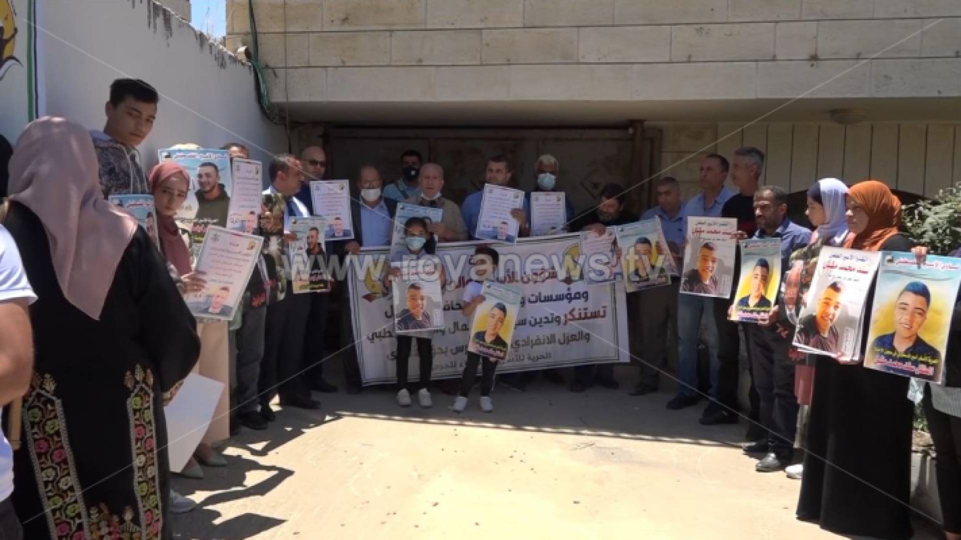 أسرة الطفل سند مقبل تطالب بالإفراج عنه