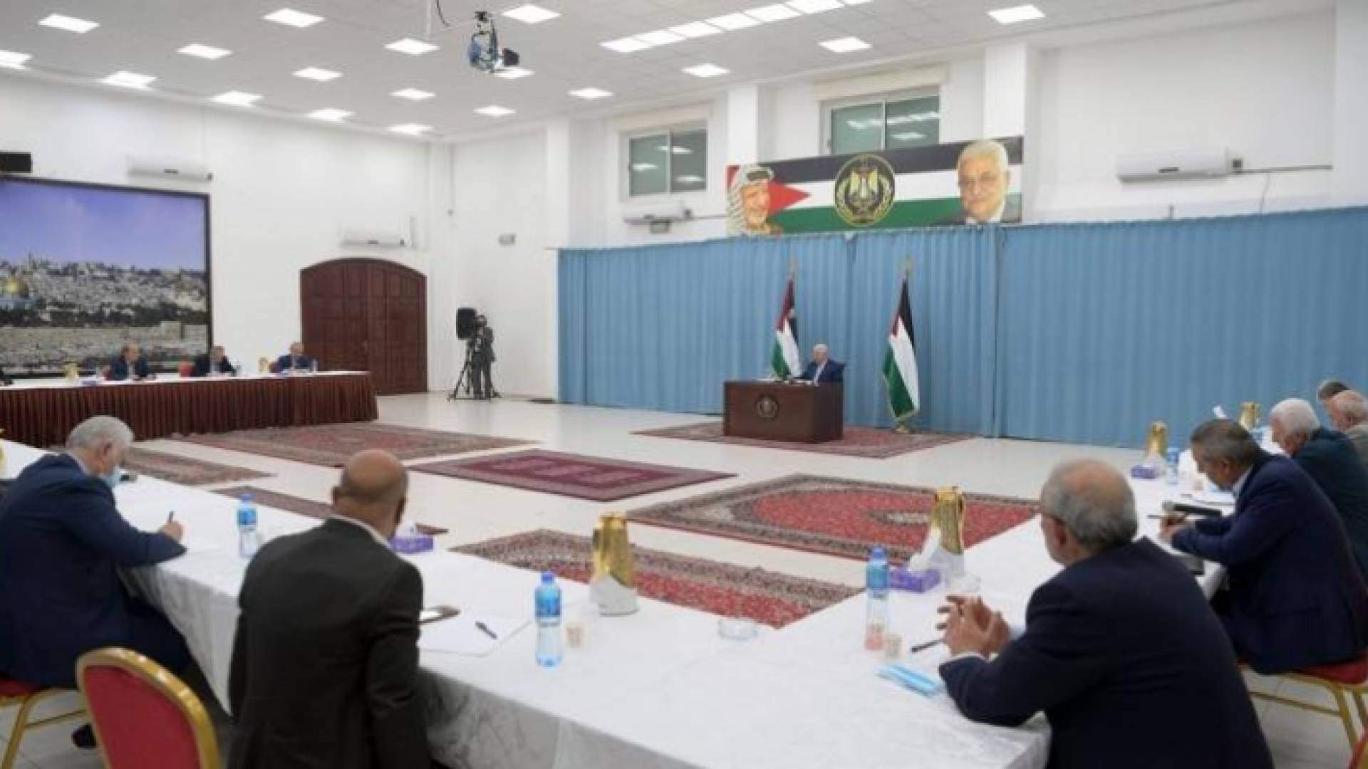 "التنفيذية" تؤكد ضرورة استمرار الحوار الوطني بين القوى والفصائل الفلسطينية