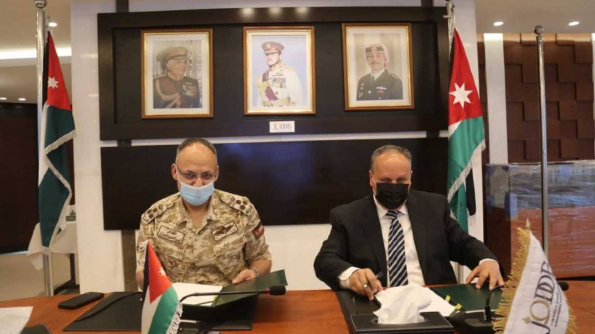 المركز الأردني للتصميم والتطوير يوقع إتفاقية مع شركة الغازات الأردنية