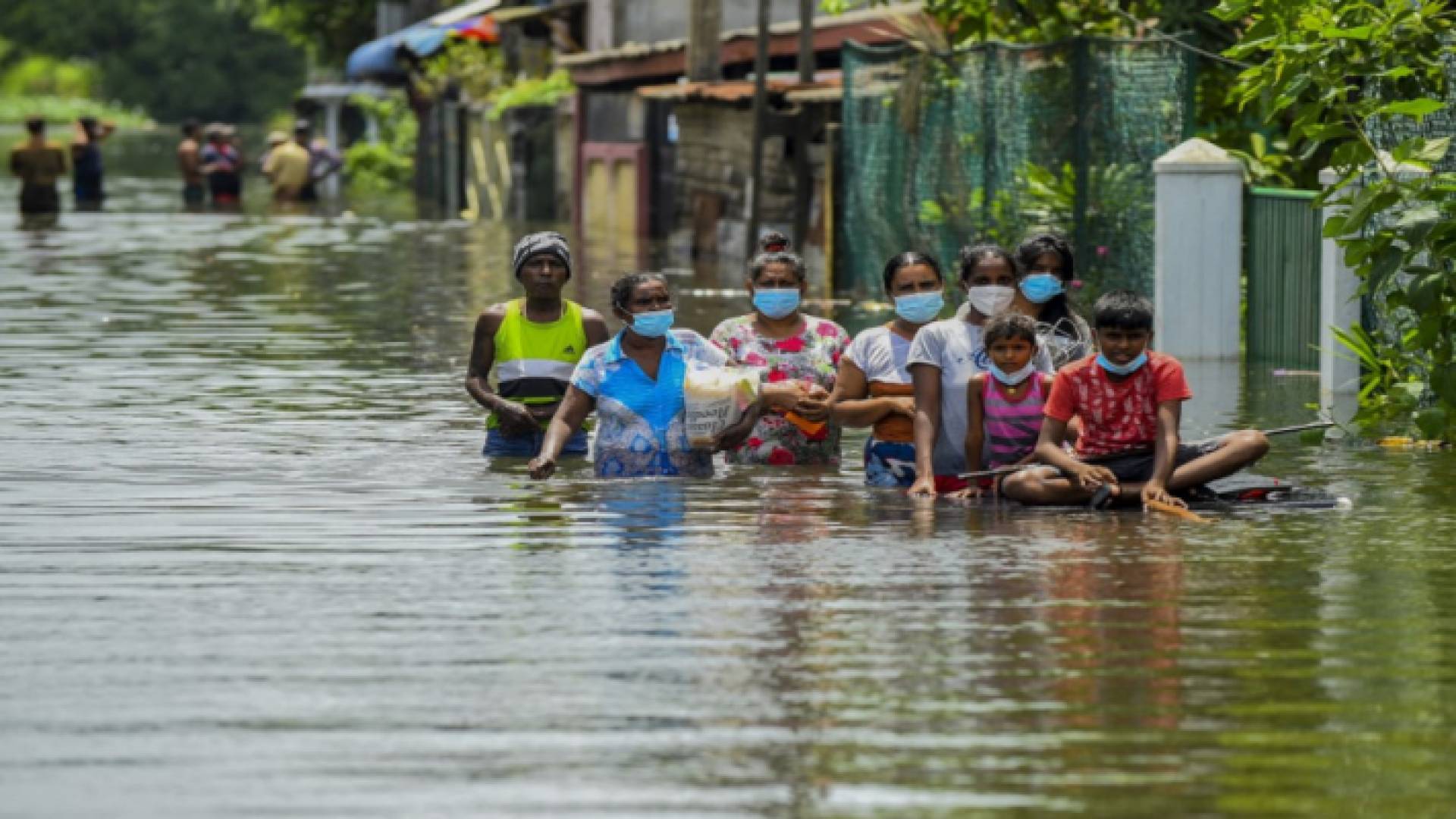 مصرع 17 شخصاً وآلاف المشردين بفيضانات في سريلانكا