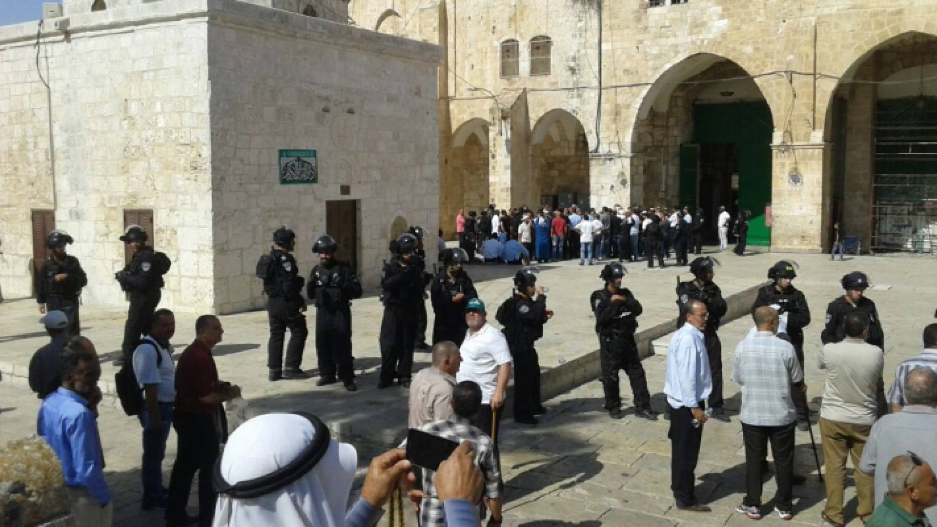 شرطة الاحتلال الاسرائيلي تغلق إحدى بوابات المسجد الاقصى - أرشيفية