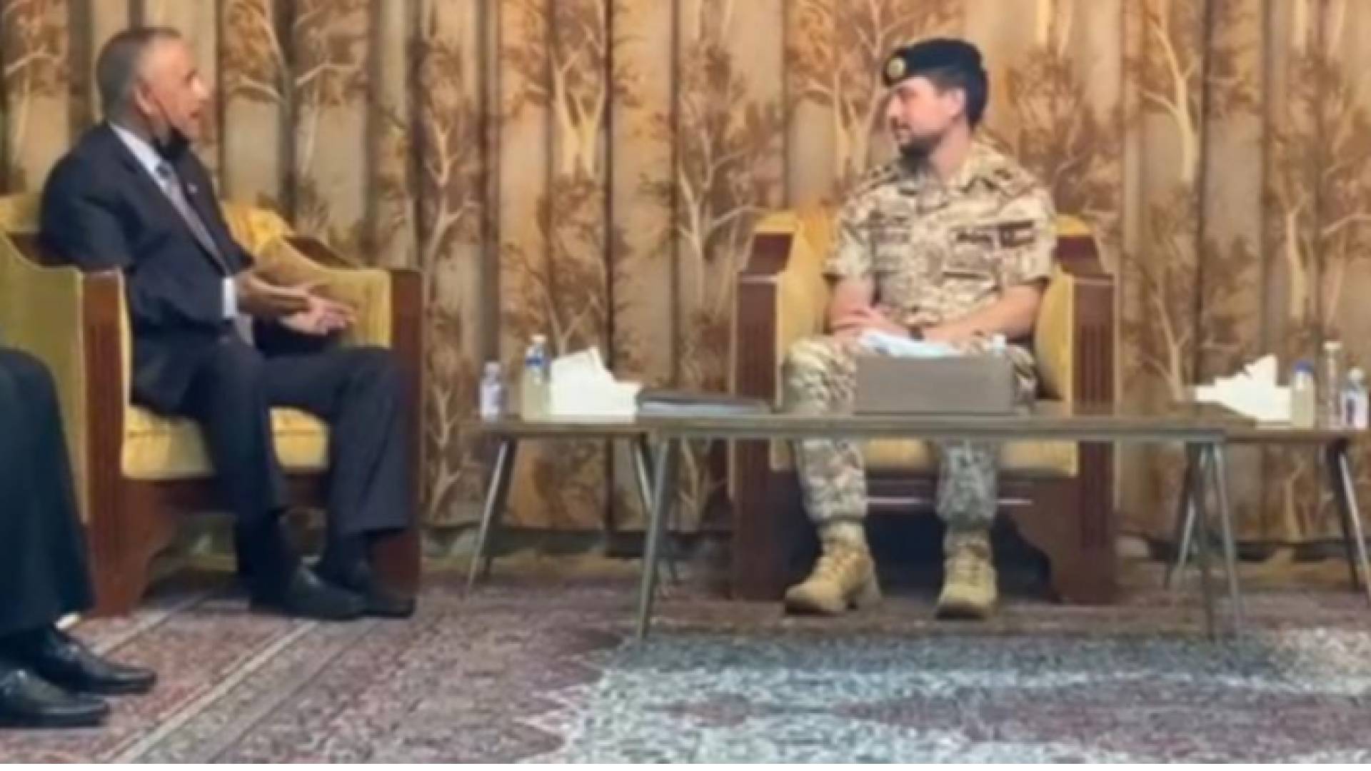 جانب من زيارة ولي العهد الأمير الحين بن عبدالله الثاني لأحفاد الشيخ الطراونة في الكرك