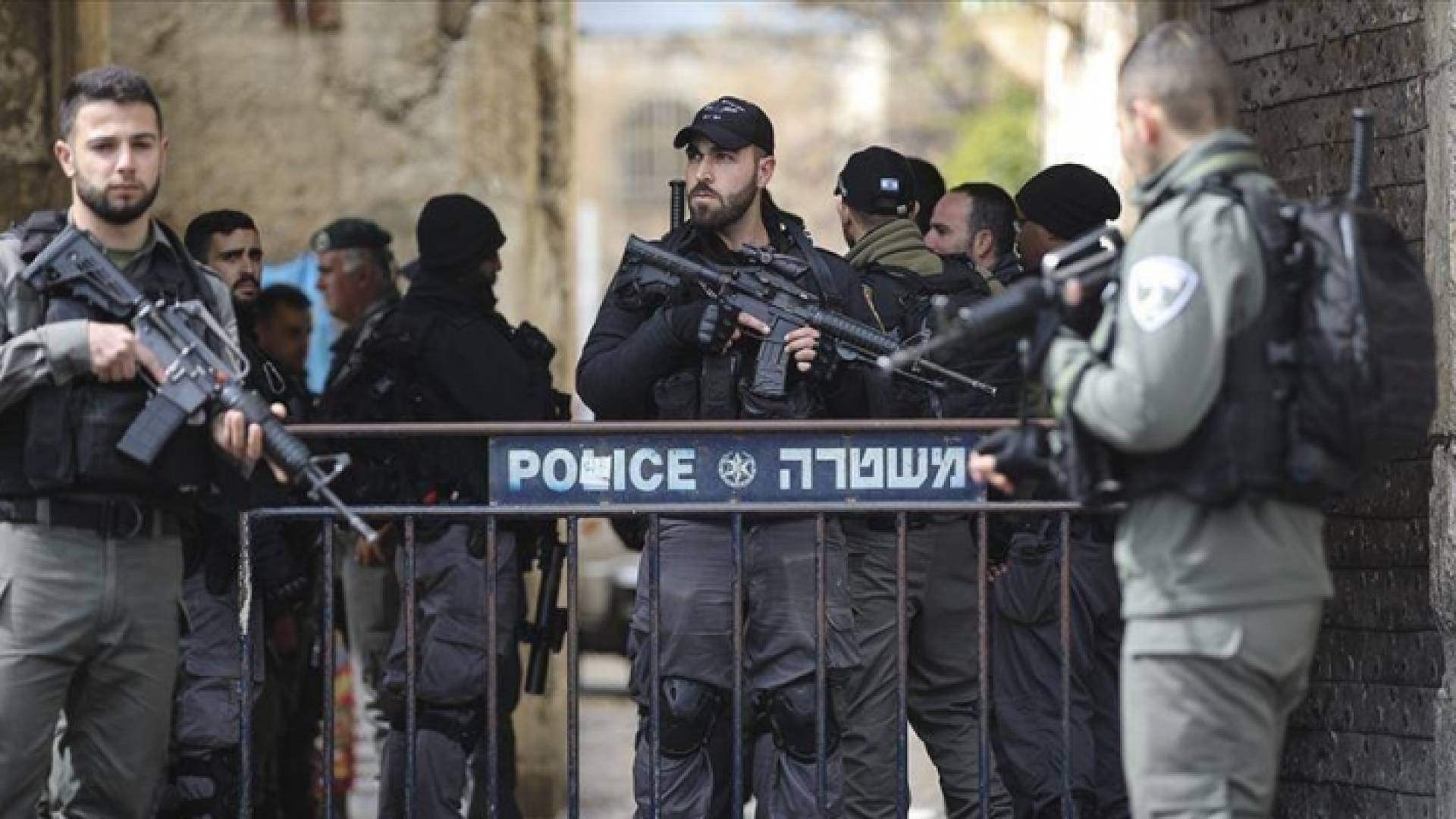 اعتقال 7 إسرائيليين طعنوا مسنا فلسطينيا هرتسليا