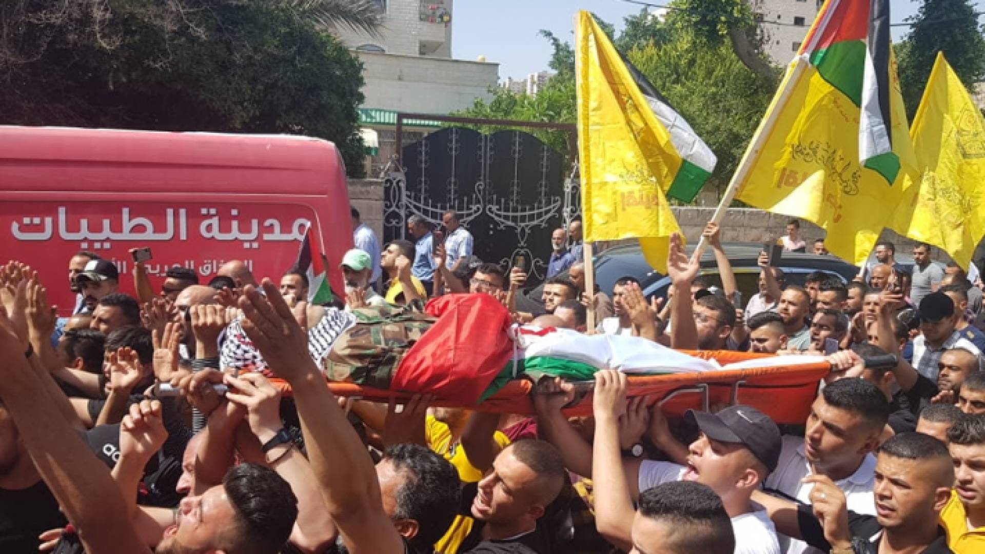 تشييع جثمان الشهيد تيسير عيسة