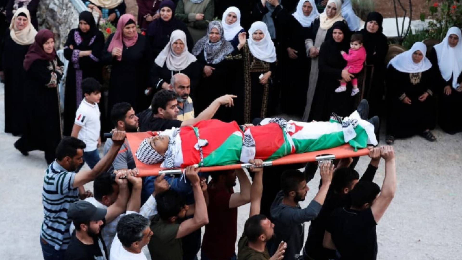 من تشييع جثمان الشهيد الفتى محمد حمايل "15 عامًا"