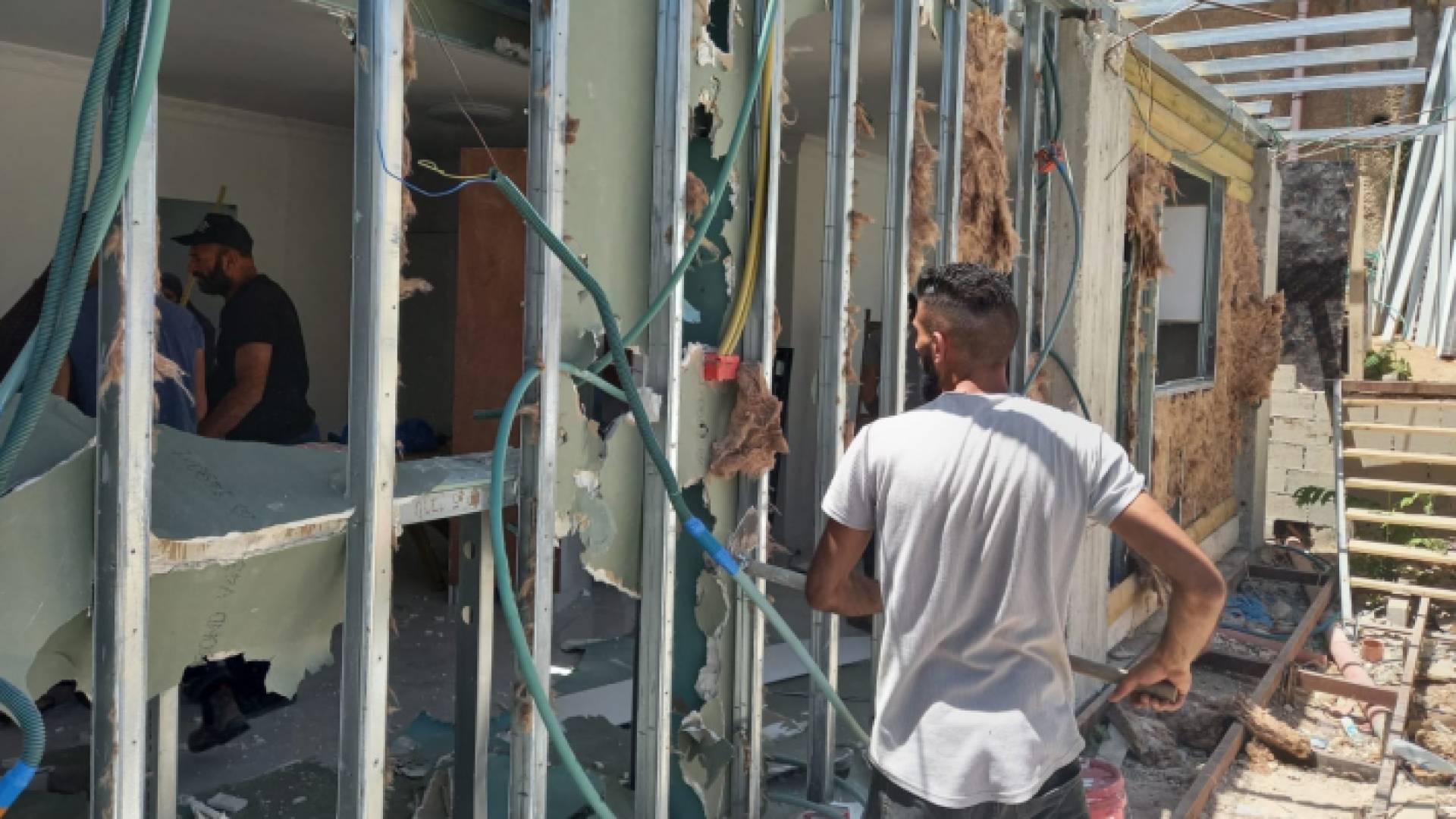 مساحة المنزل تبلغ 150 مترا مربعا ويعيش فيها 5 أفراد