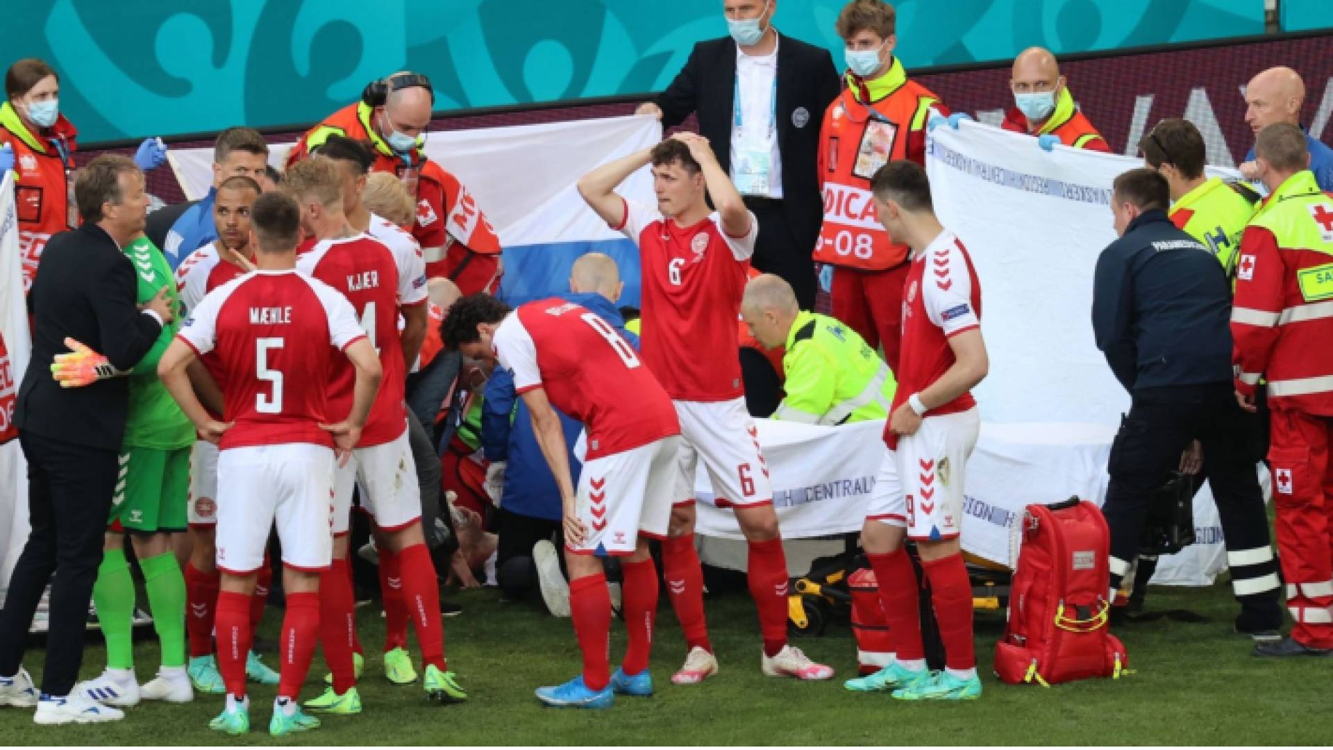 سقوط مخيف للدنماركي إريكسن.. والاتحاد الأوروبي يؤجل المباراة