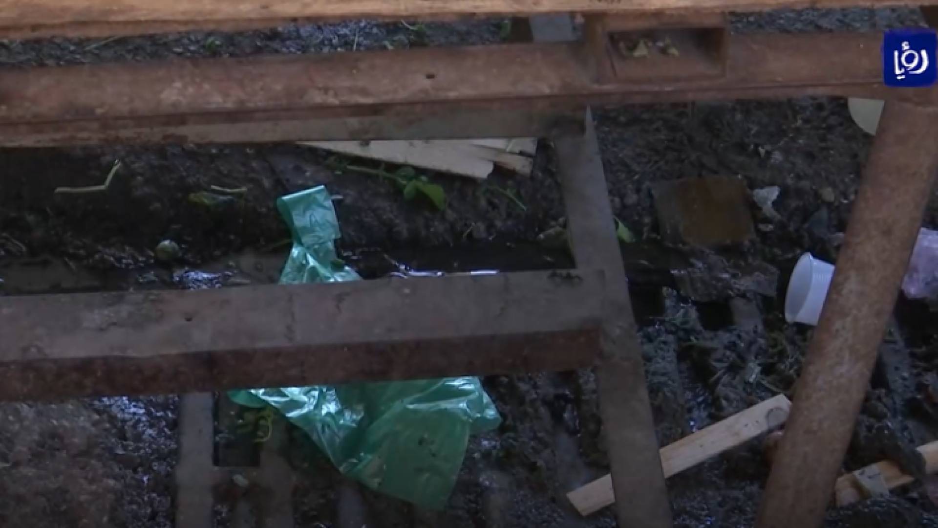 استياء من فيضان الصرف الصحي في سوق مخيم اربد