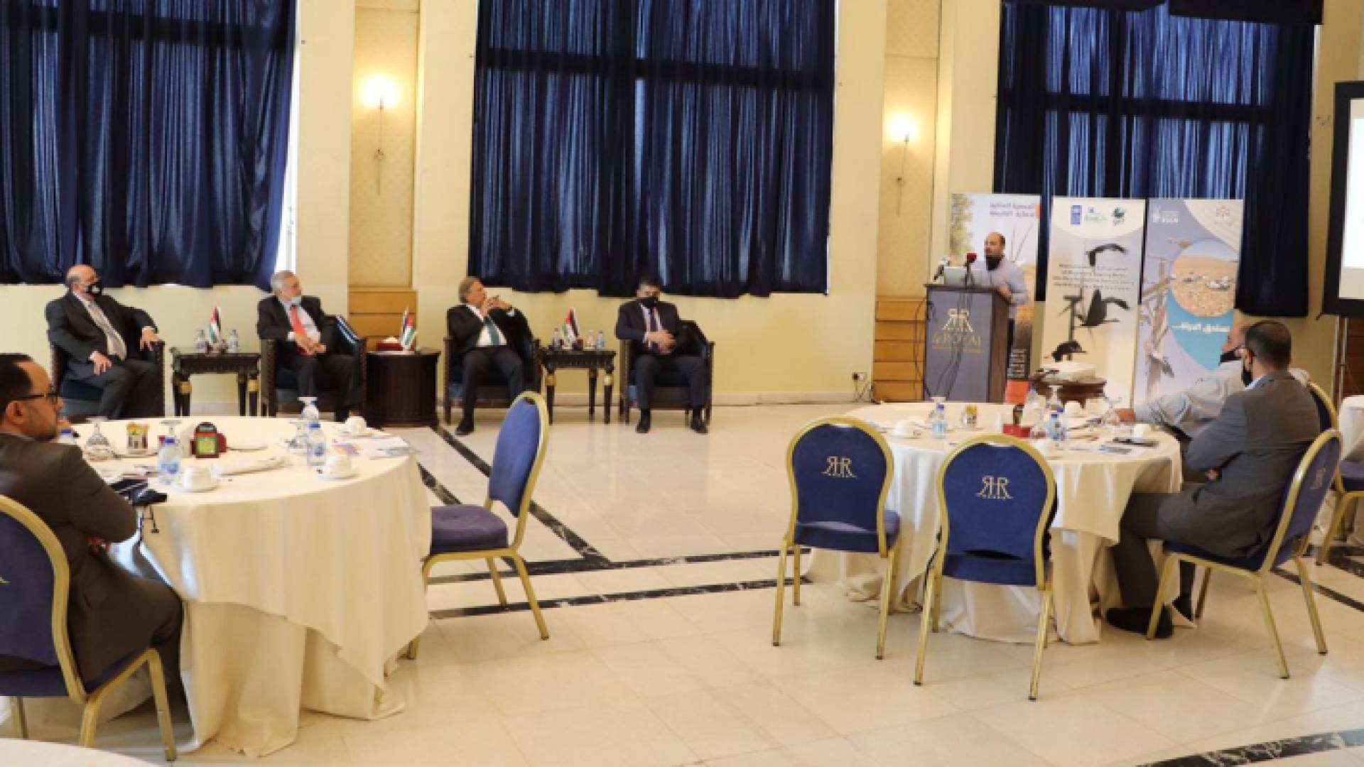 بتنظيم من وزارة البيئة والجمعية الملكية لحماية الطبيعة جلسة حوارية حول السياسات البيئية في قطاع الطاقة وعزل الشبكات الكهربائية