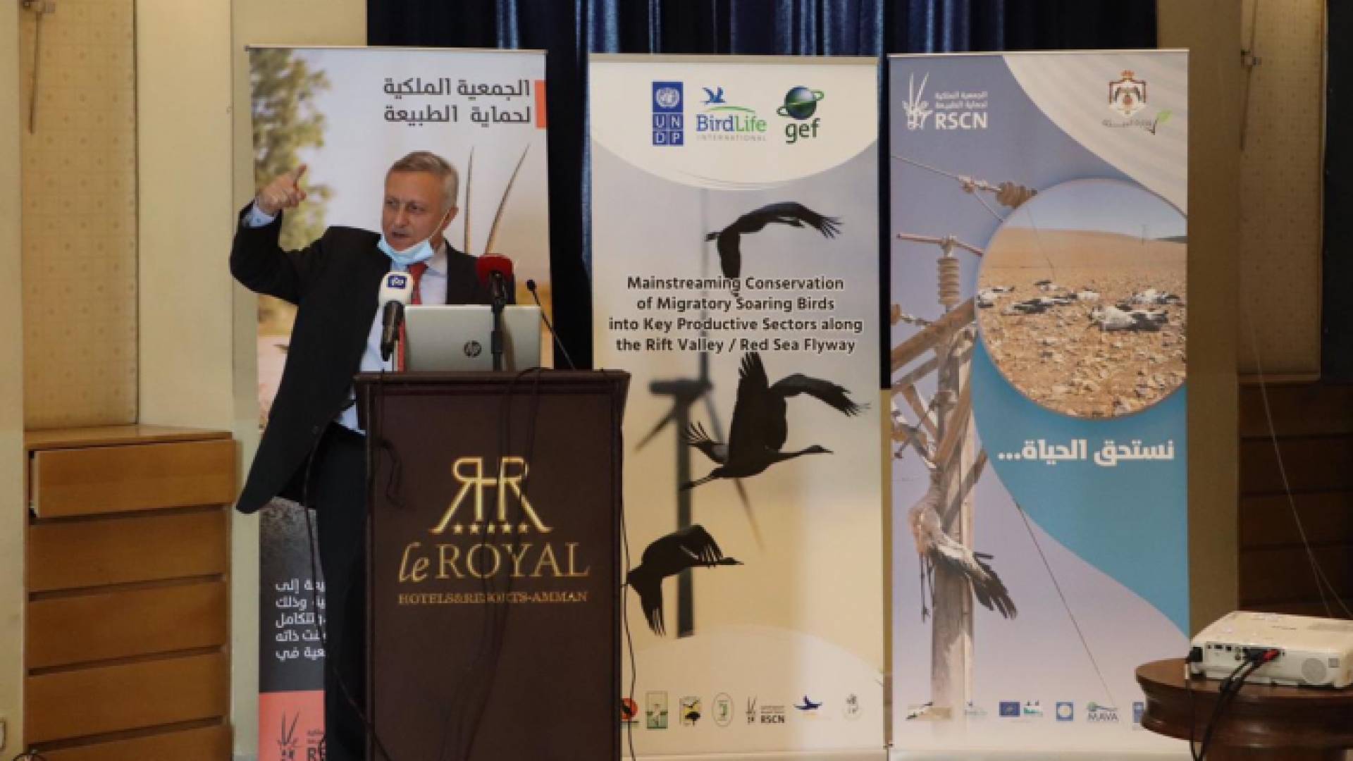 جلسة حوارية حول السياسات البيئية في قطاع الطاقة وعزل الشبكات الكهربائية