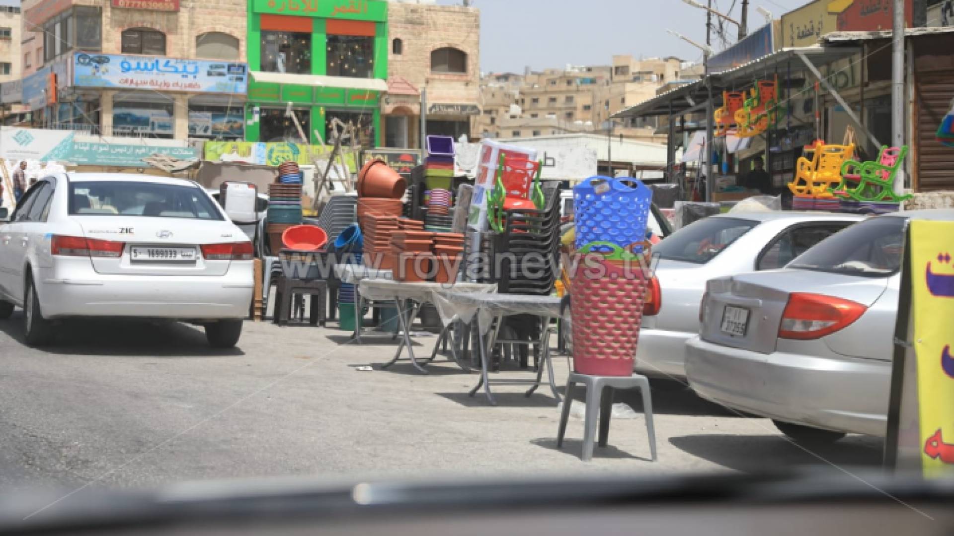 شارع الأردن بلا أرصفة وبلا مشاة