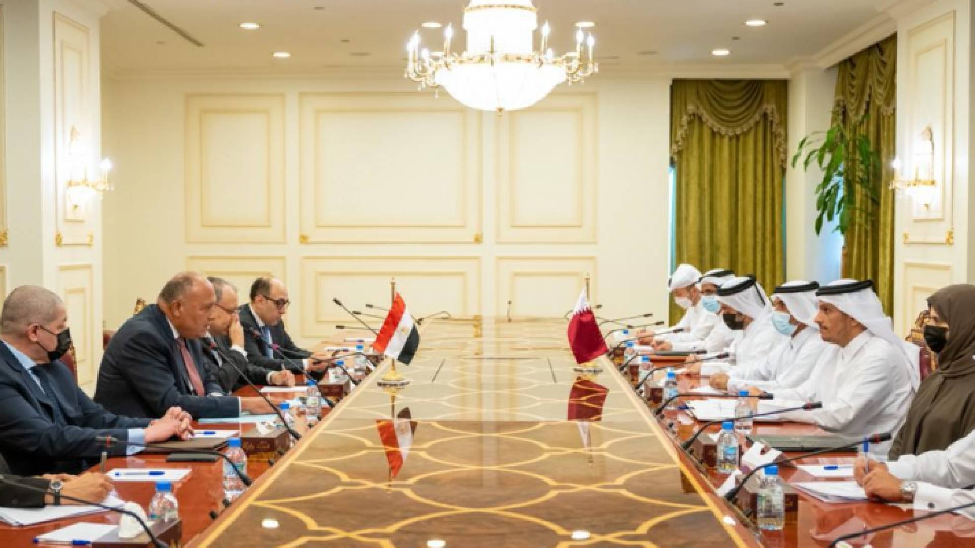 خلال إجراء مباحثات بين وزير الخارجية المصري سامح شكري ونظيره القطري الشيخ محمد بن عبد الرحمن آل ثاني