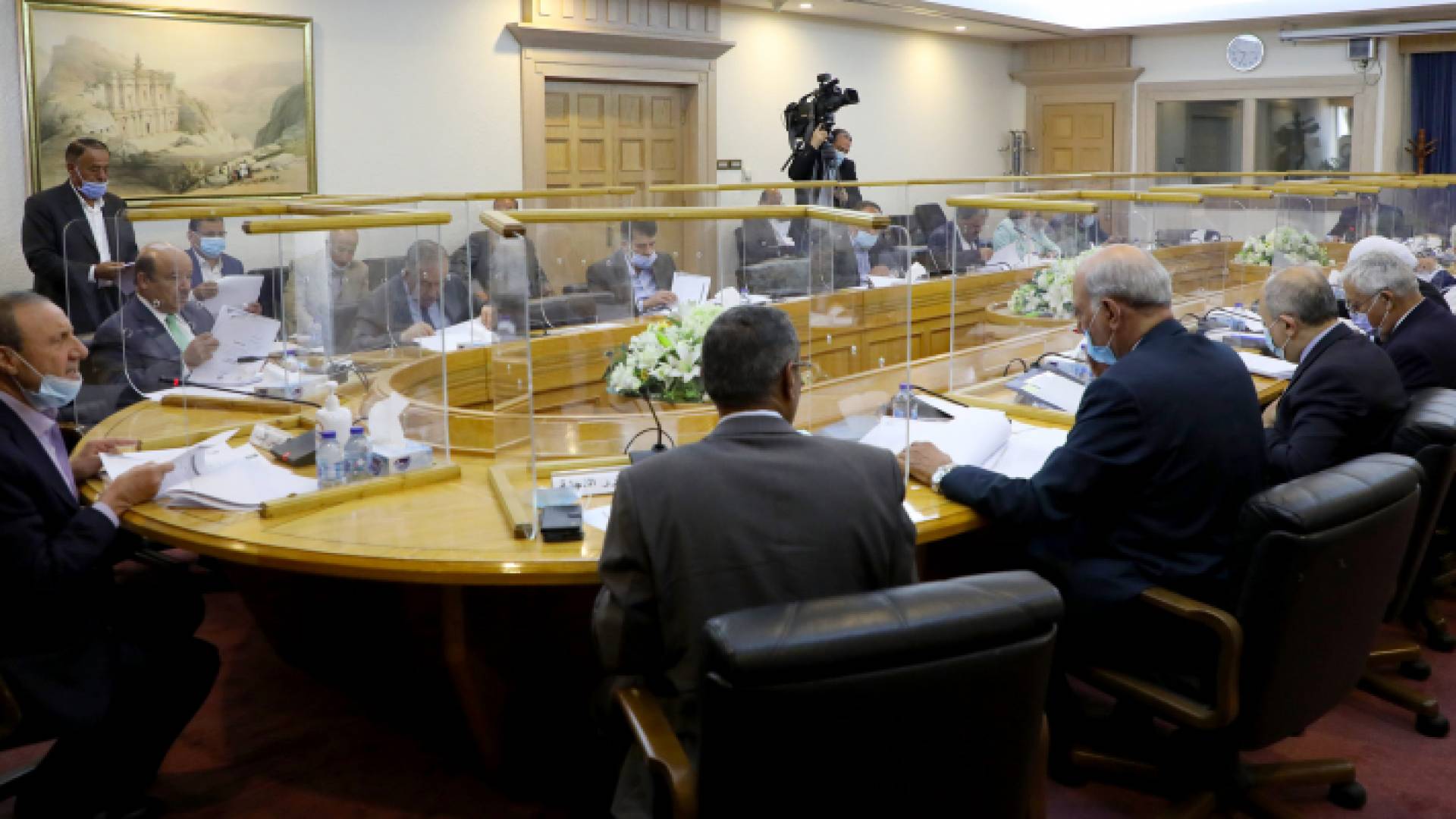 اجتماع اللجنة القانونية لمجلس خلال مناقشة قانون مكافحة غسل الأموال وتمويل الإرهاب