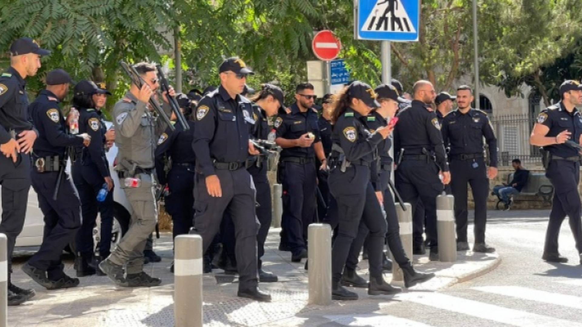 قوات الاحتلال الإسرائيلي تتواجد بكثافة في "باب العامود"