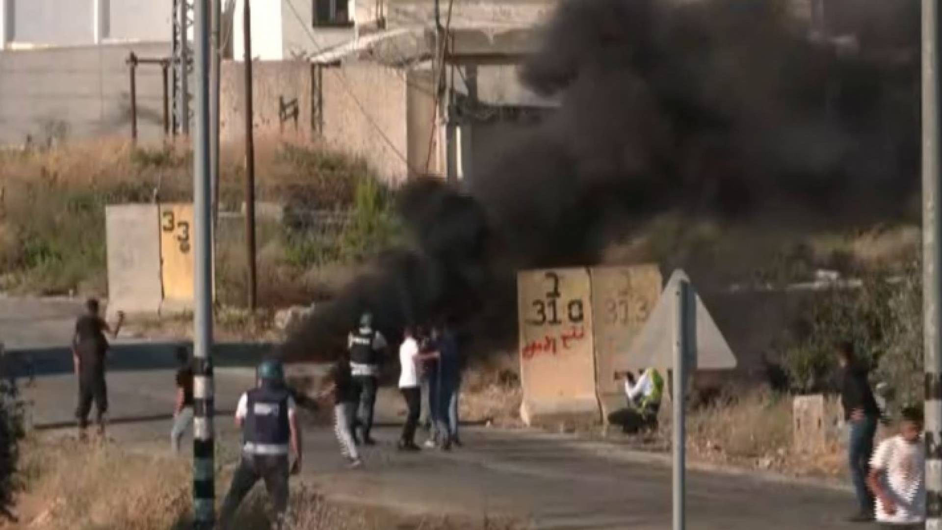 يوم غضب فلسطيني عند نقاط التماس مع قوات الاحتلال الإسرائيلي في الضفة الغربية