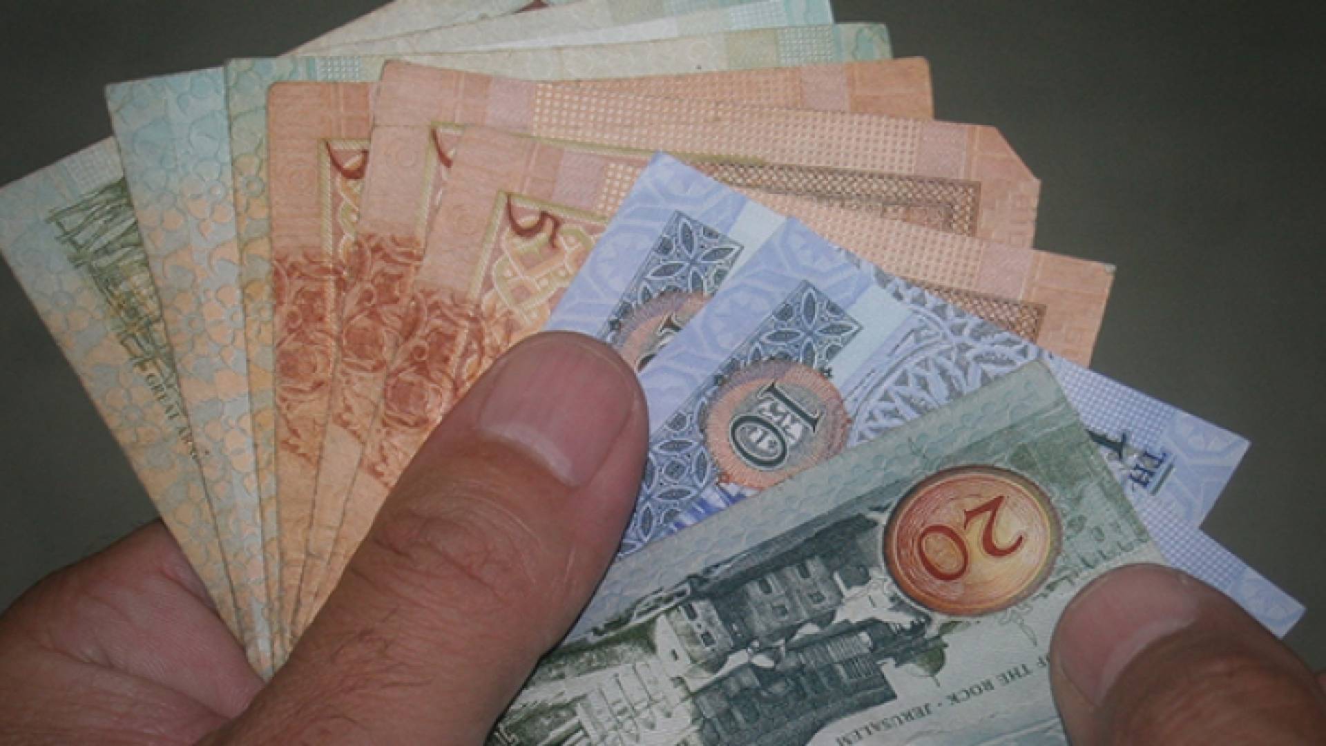 الحكومة تسير بإجراءات إقرار علاوة موظفي الجامعات