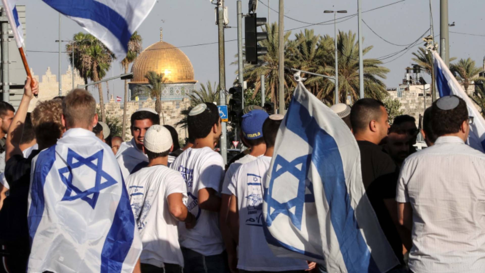 وصول مسيرة الأعلام الى باب العامود في القدس