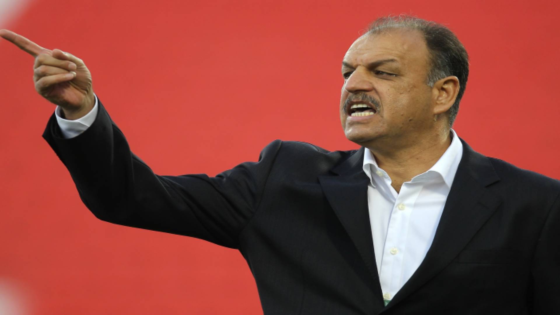 اتحاد الكرة يعين المدرب العراقي عدنان حمد مديرا فنيا لمنتخب النشامى