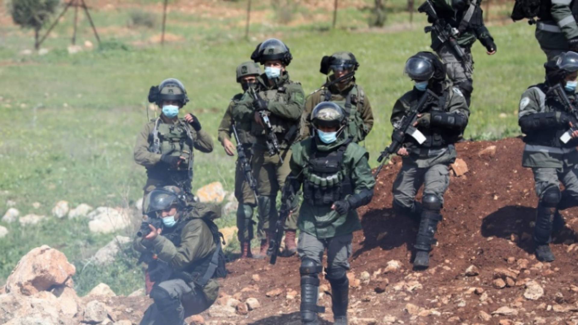 اعتقال 3 شبان فلسطينيين في نابلس