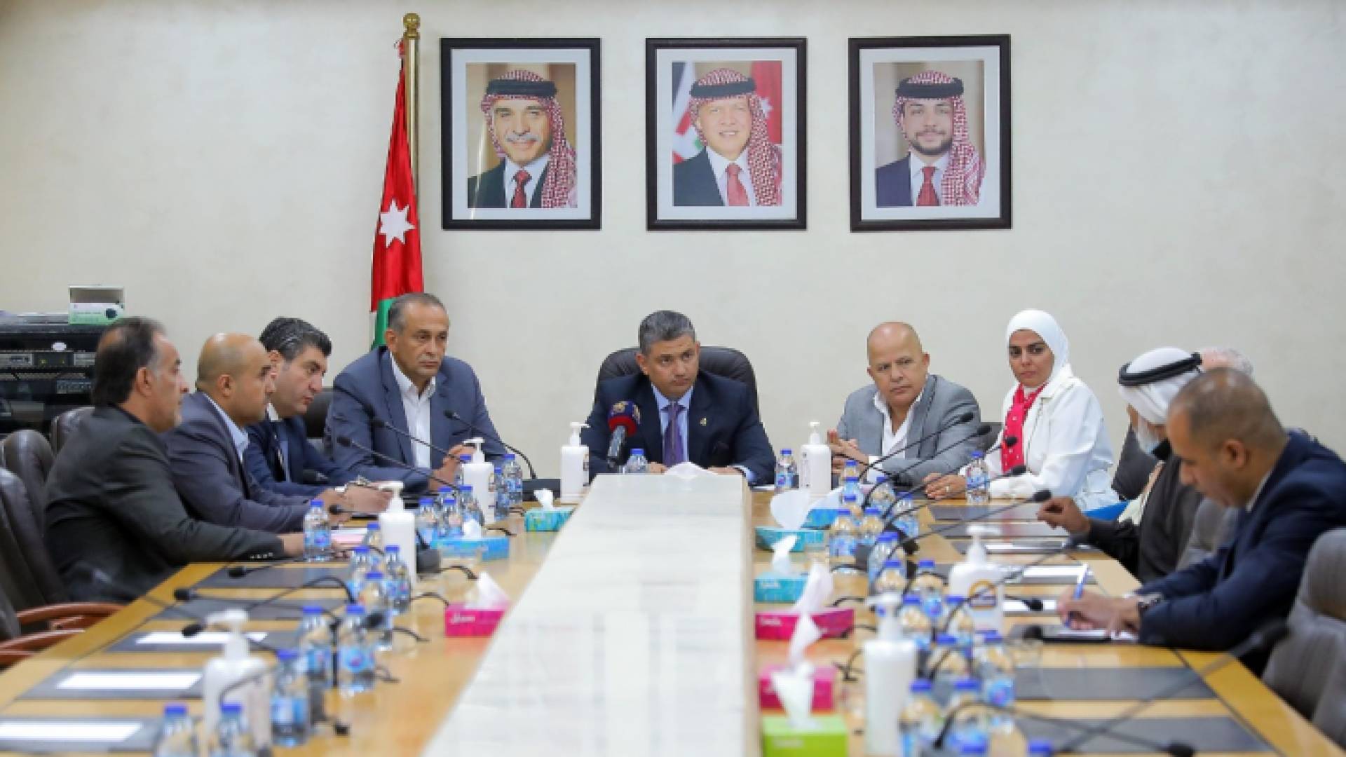 خلال اجتماع لجنة السياحة والآثار والخدمات العامة النيابية