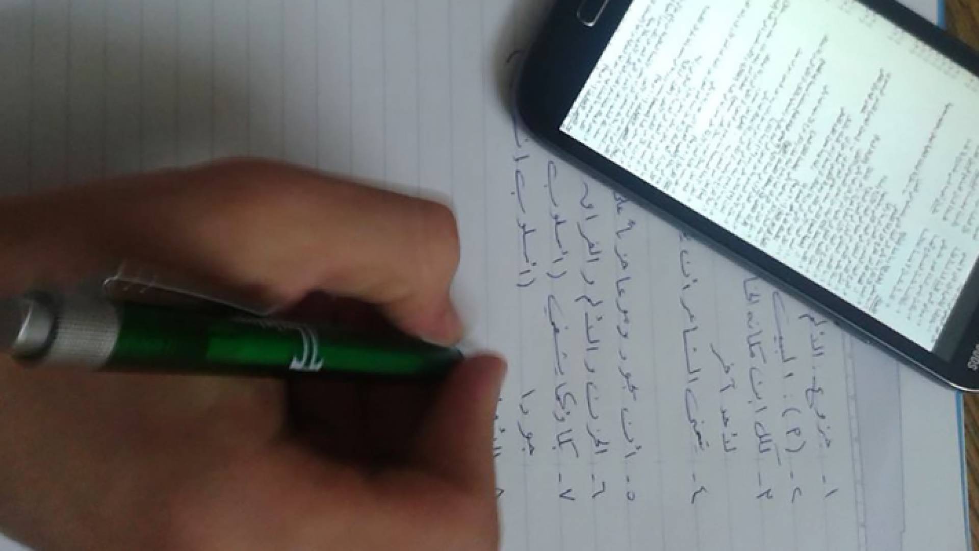 إحدى طرق الغش في الامتحانات