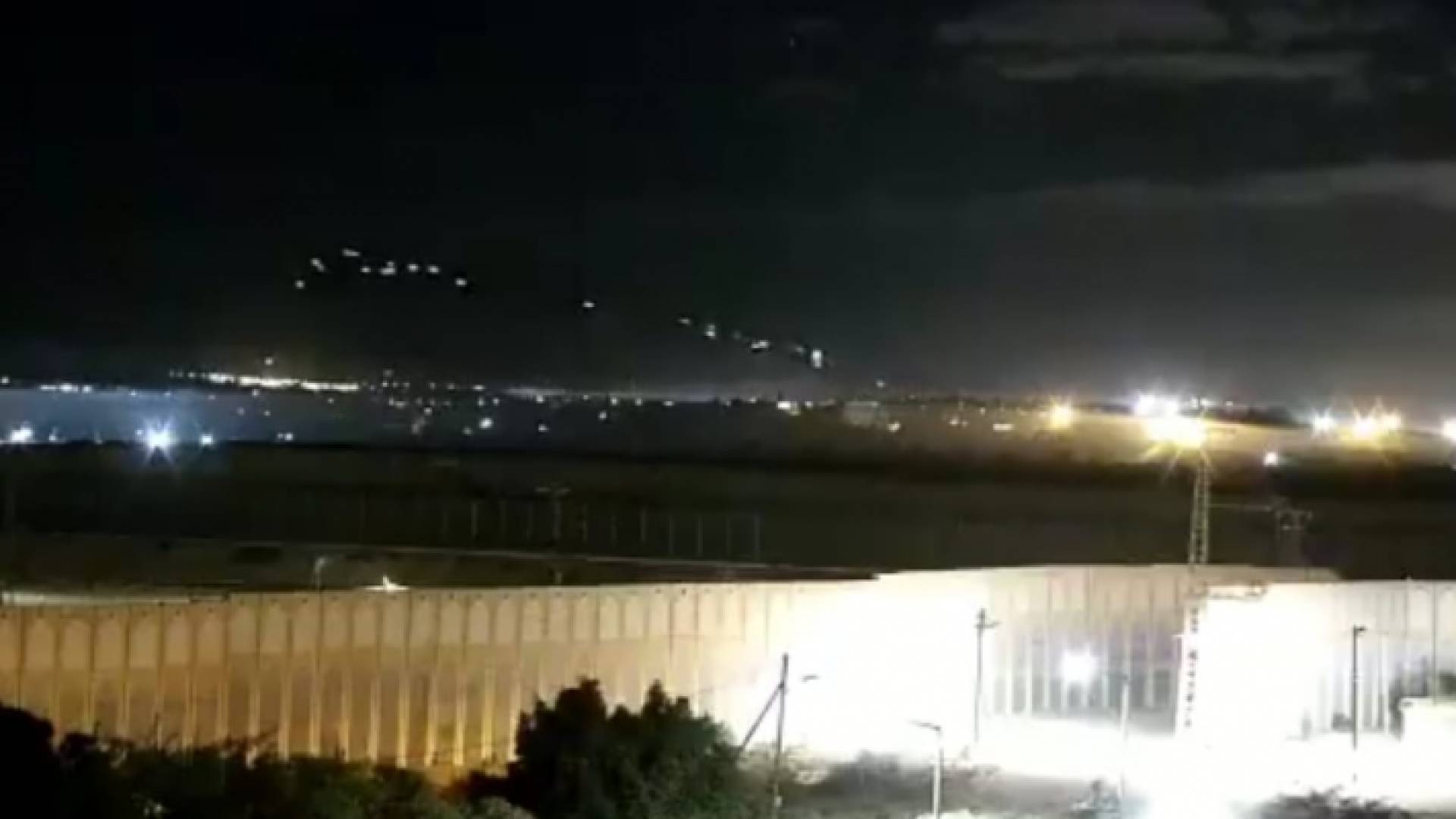 المقاومة الفلسطينية تطلق النار بواسطة مدفع رشاش وتسقط مسيرة اسرائيلية