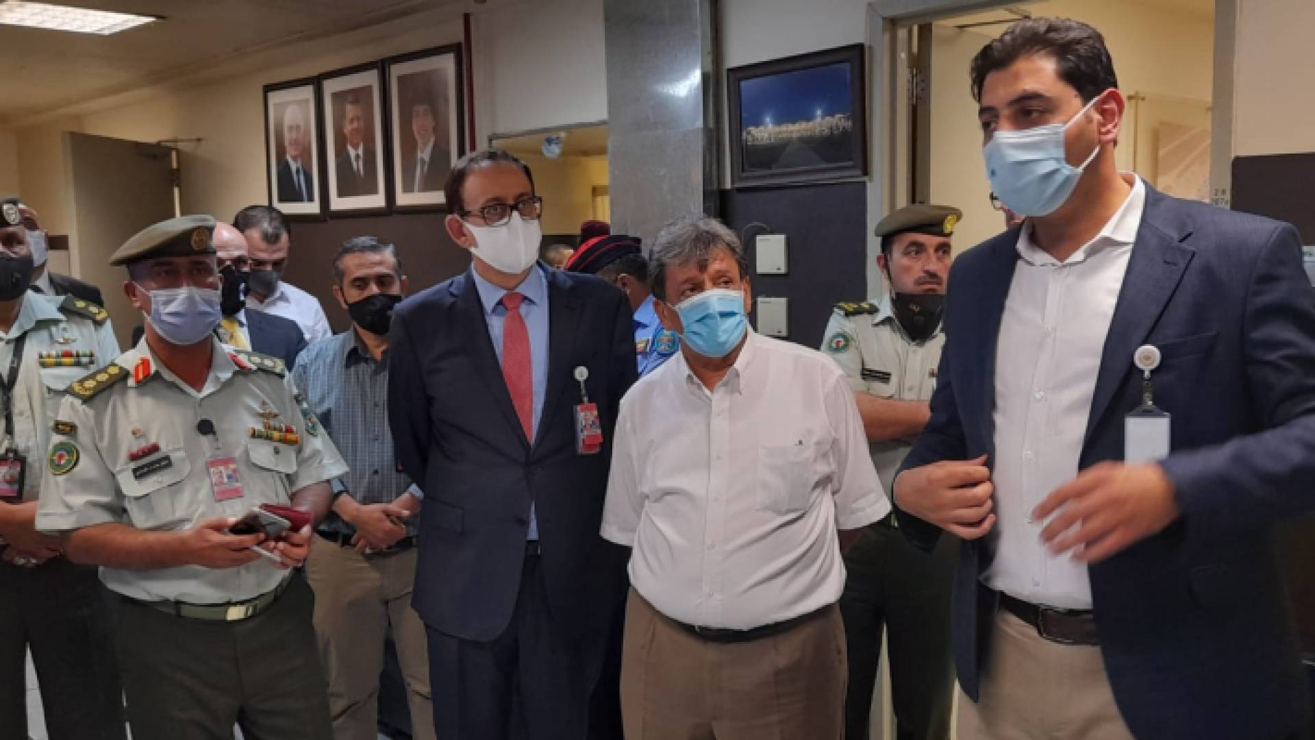 وزير النقل يتفقد إجراءات القادمين بمطار الملكة علياء