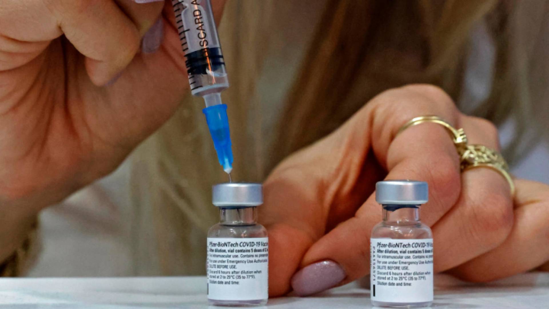 ستتلقى إسرائيل الشحنة القادمة من جرعات اللقاح التي خصصتها شركة فايزر للسلطة الفلسطينية