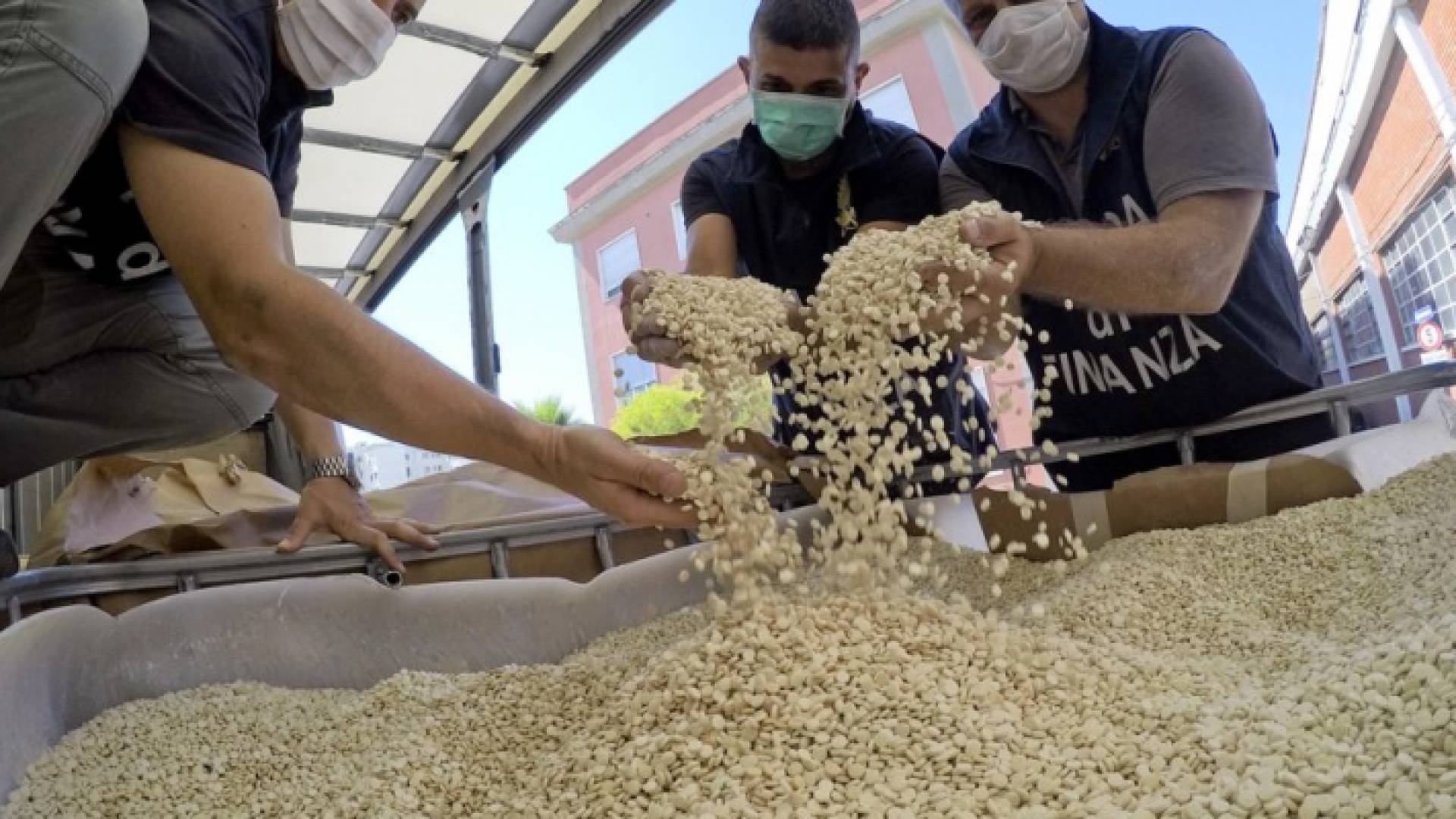 الأمن اللبناني يضبط شحنة كبتاغون بمرفأ بيروت كانت معدة للتصدير إلى السعودية