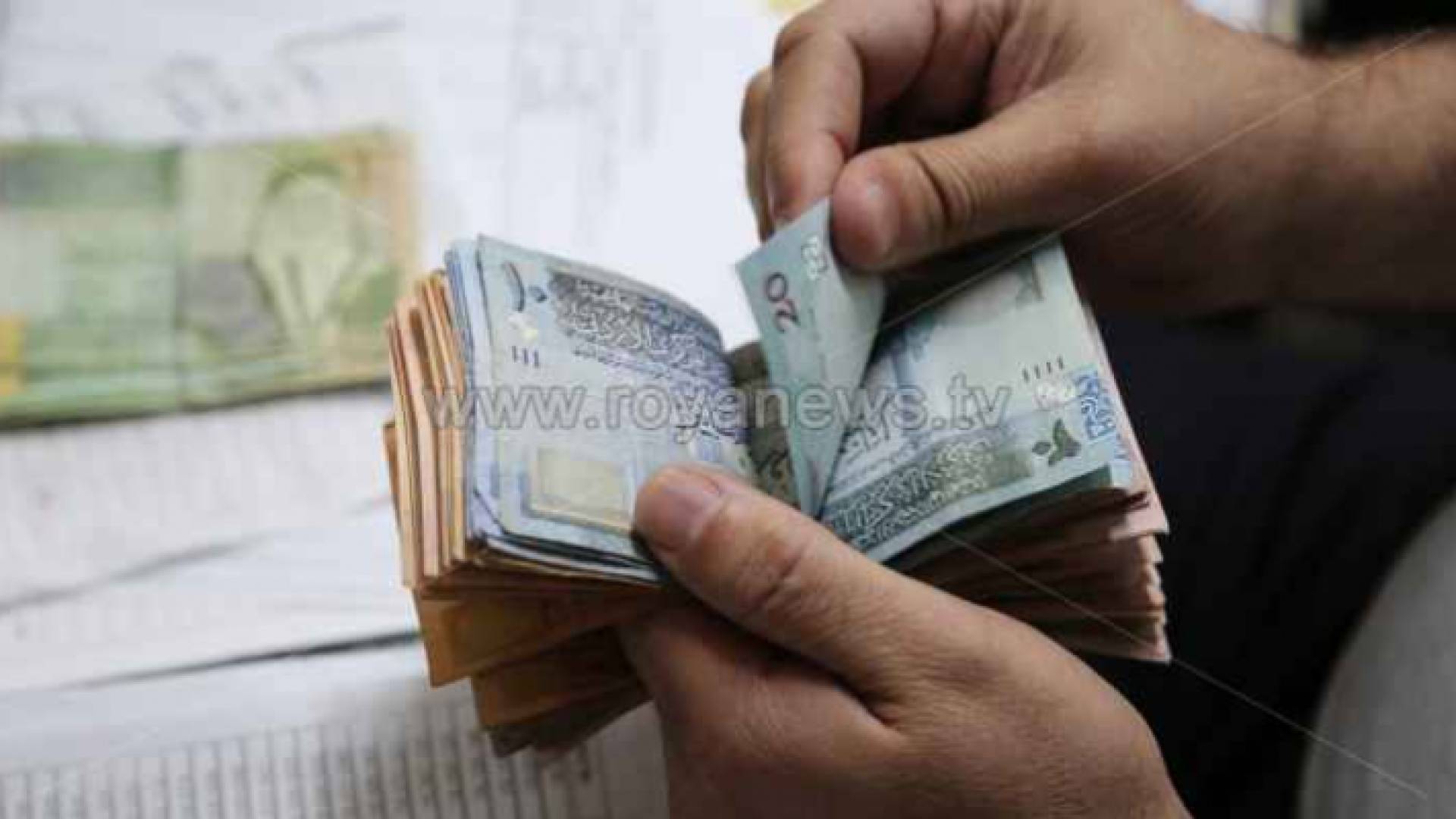 سوق الصرافة ينشط عادة في الصيف