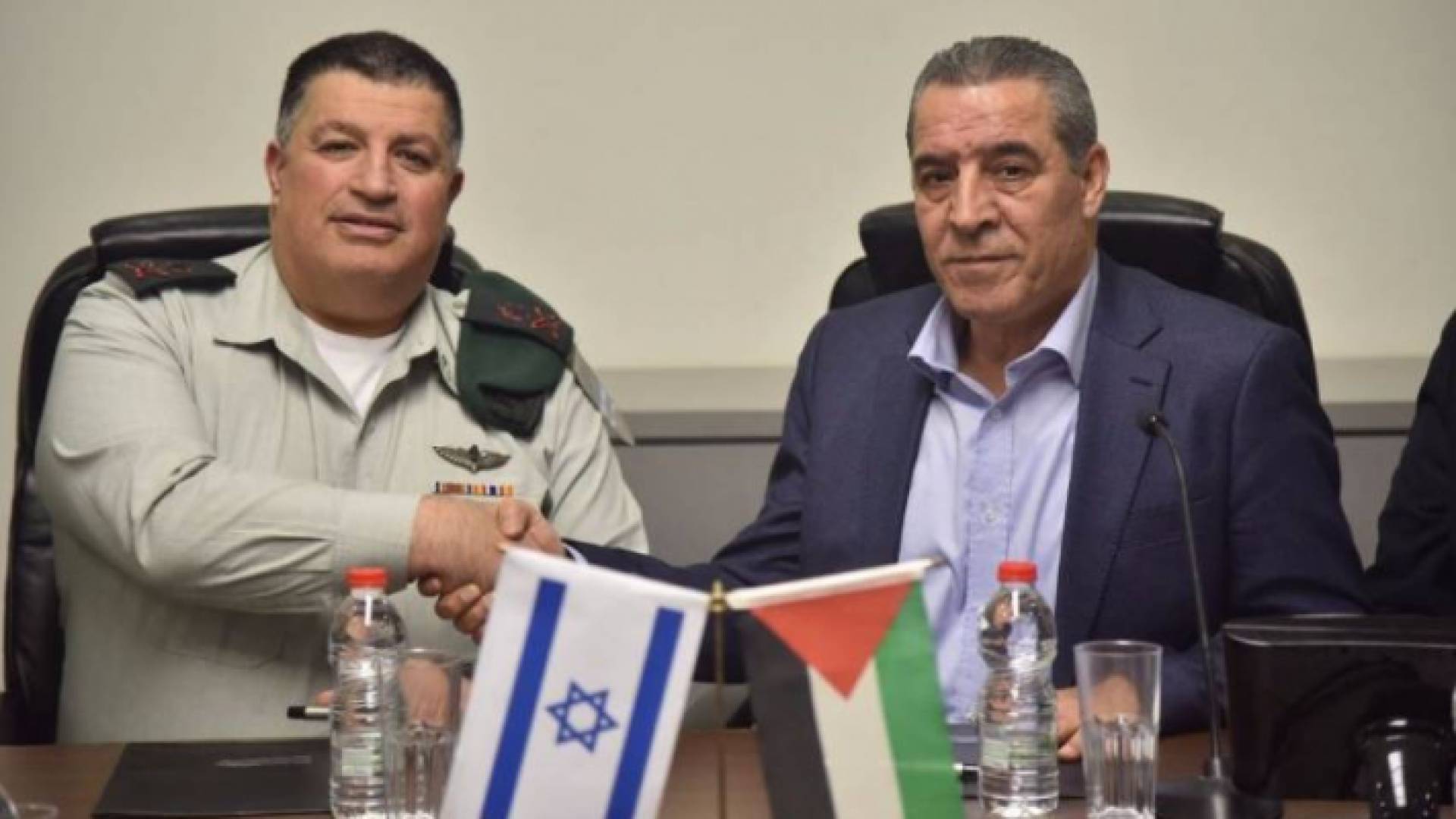 حسين الشيخ مع منسق حكومة الاحتلال الإسرائيلي
