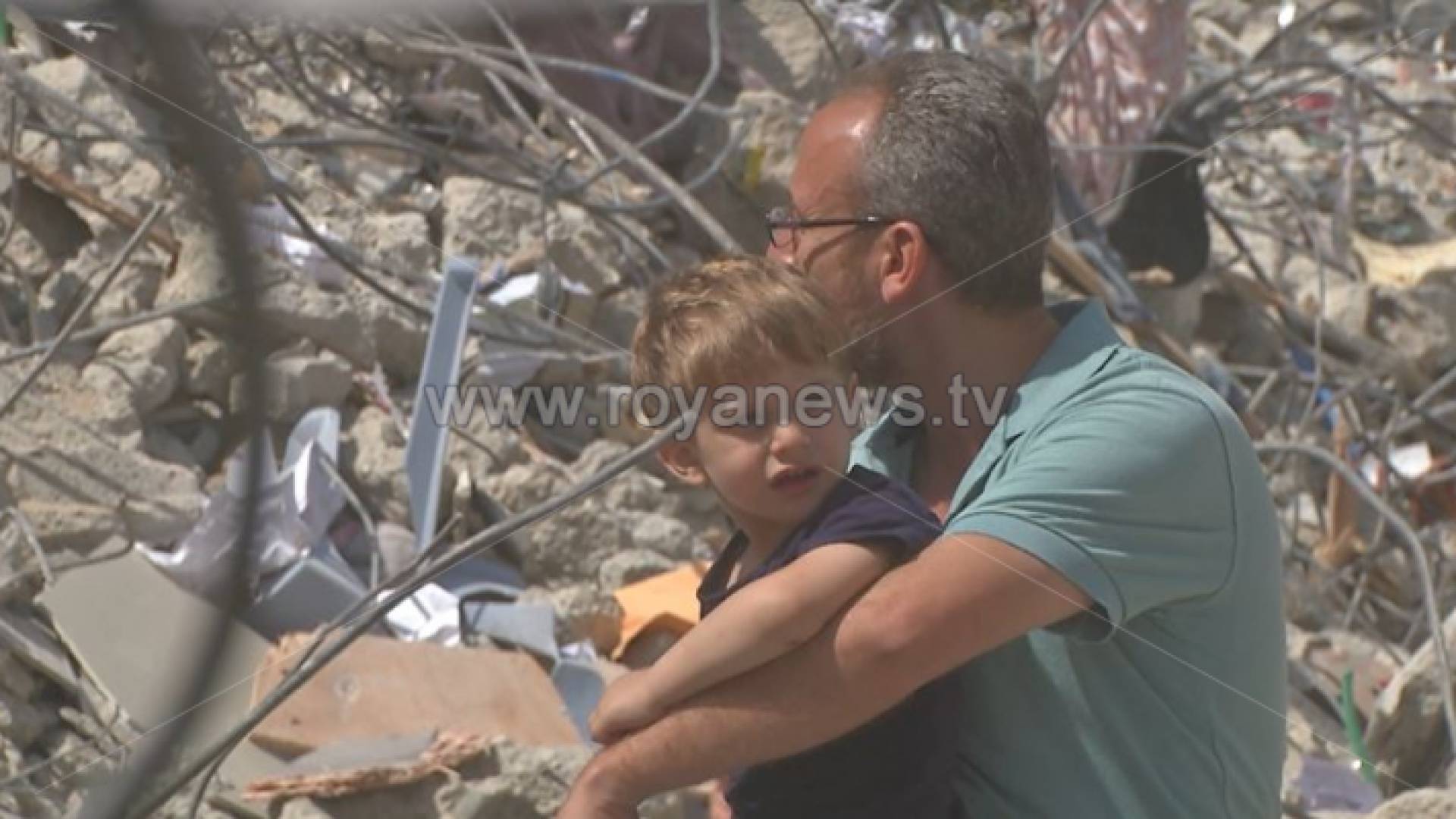 الطفل الفلسطيني أحمد اليازجي.. نجا من الموت مرتين ليذوق مرارة الحياة