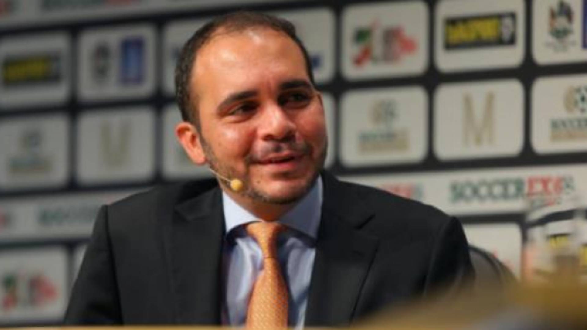 الأمير علي يهنئ الأمير عبدالعزيز الفيصل برئاسة الاتحاد العربي للكرة