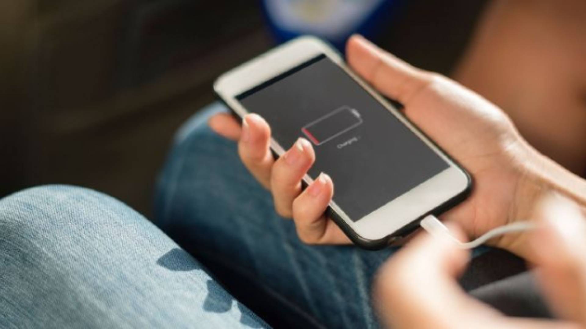 شحن الهاتف - تعبيرية