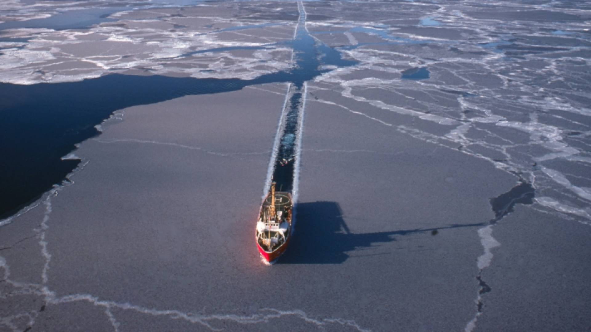 توجهت السفينة الألمانية إلى القطب الشمالي لدراسة فصل الشتاء وتأثير تغيراته