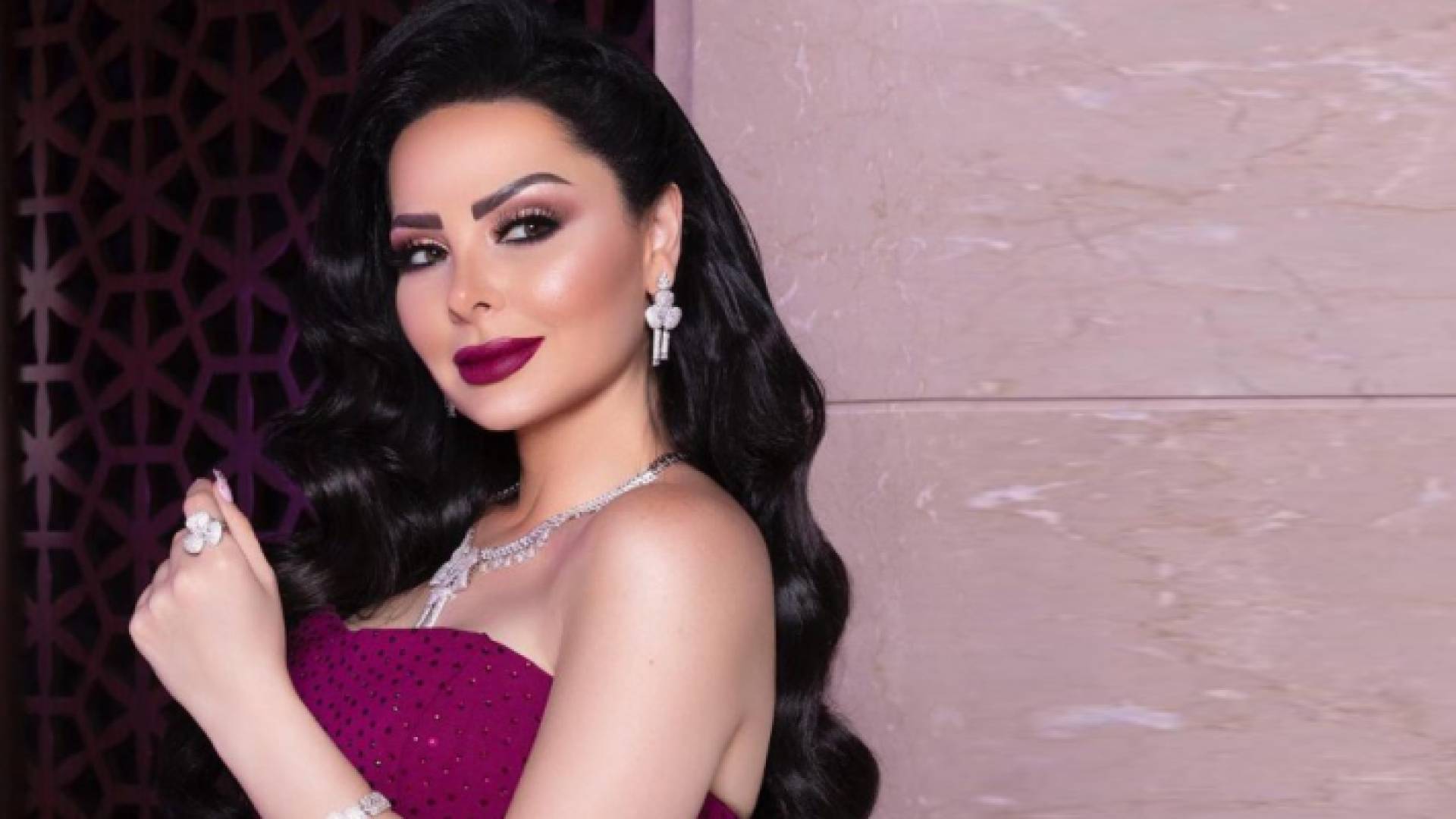 الفنانة الأردنية ديانا كرزون