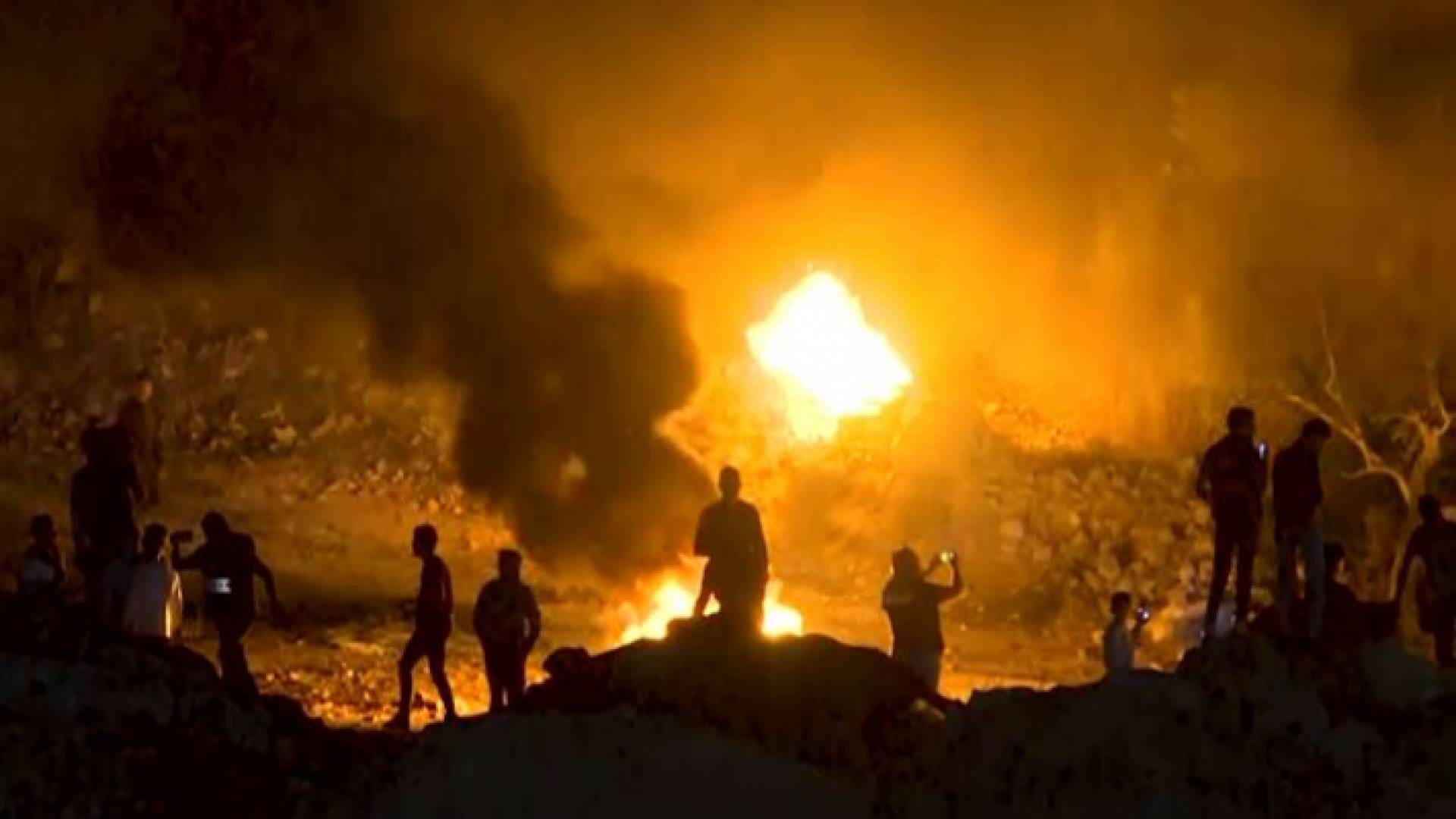 مئات الفلسطينيين يشاركون بـ"الإرباك الليلي" على جبل صبيح