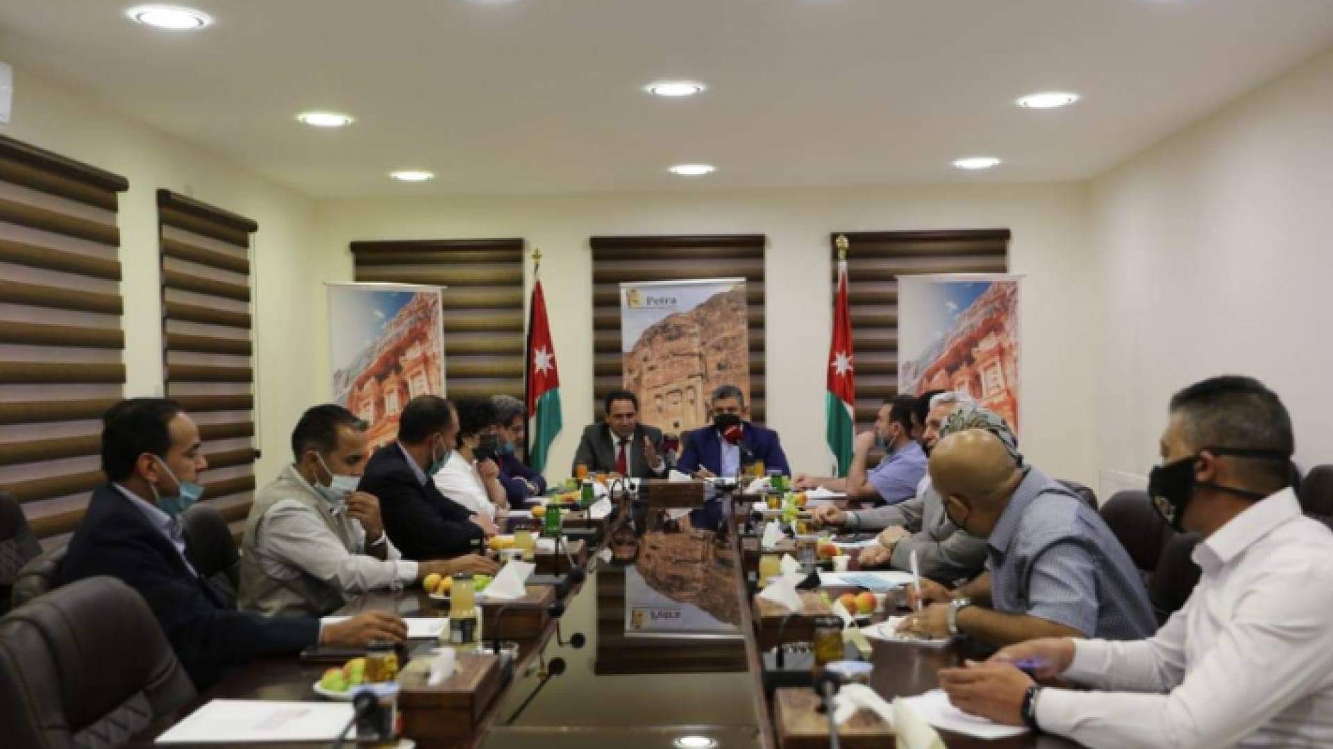 جانب من اجتماع لجنة السياحة النيابية مع سلطة أقليم البترا