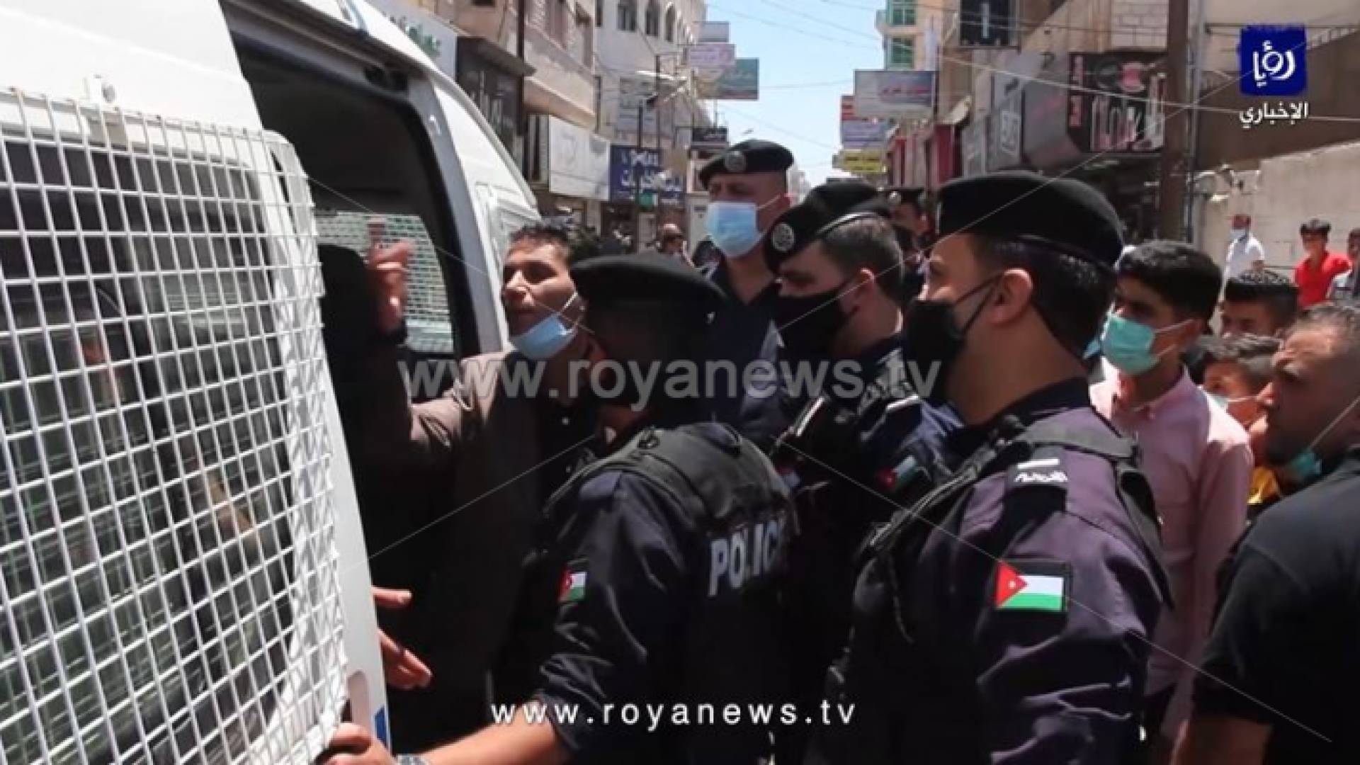 من الحملة الأمنية لإزالة البسطات