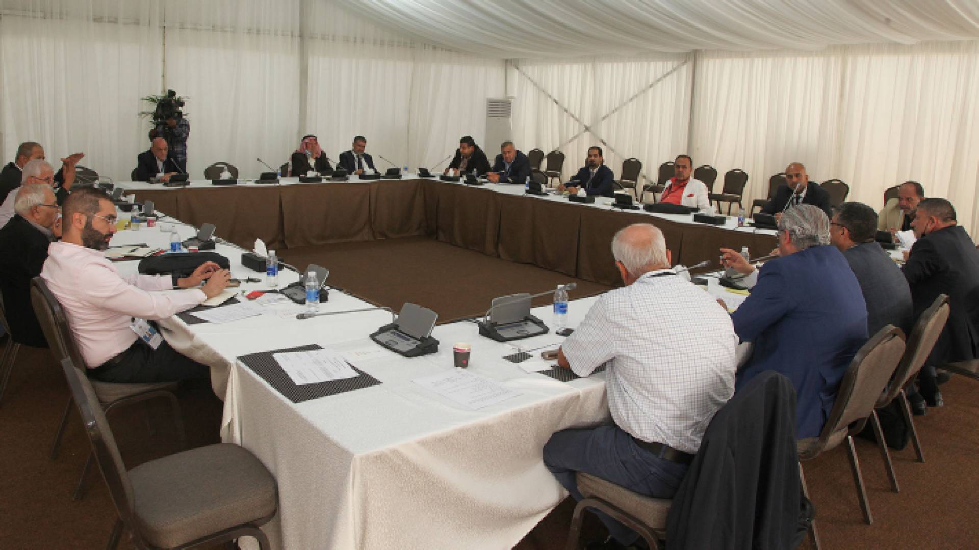 جانب من اجتماع إحدى اللجان الملكية لتحديث المنظومة السياسية في الأردن