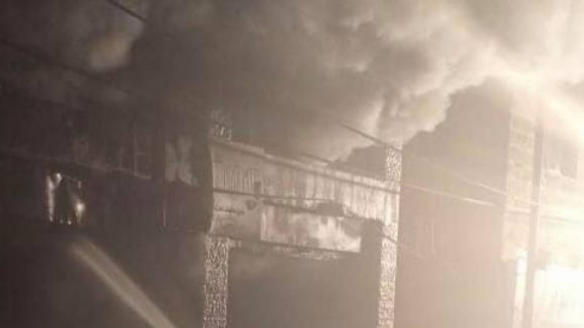 5 اصابات اصابات بحريق محال تجارية في صويلح