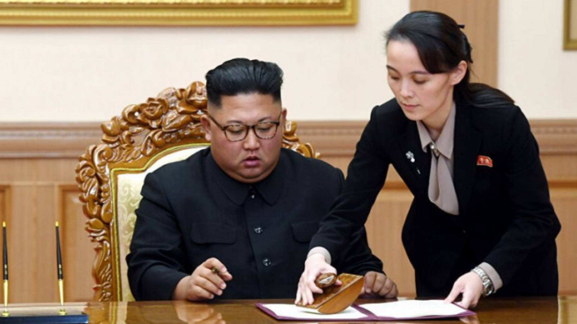 الزعيم الكوري الشمالي كيم جونغ أون وشقيقته