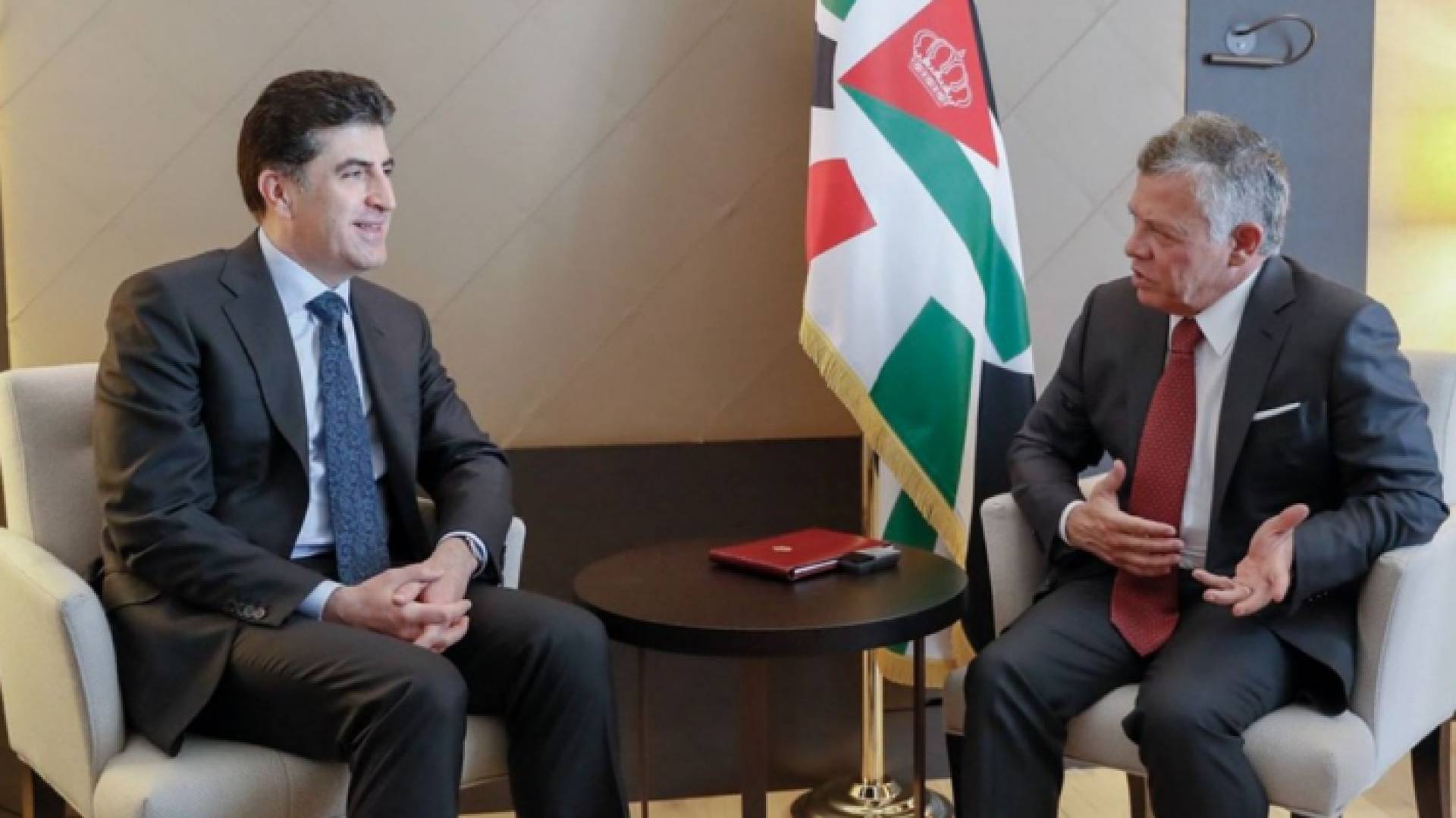 الملك عبدالله الثاني ورئيس إقليم كردستان العراق نيجيرفان بارزاني